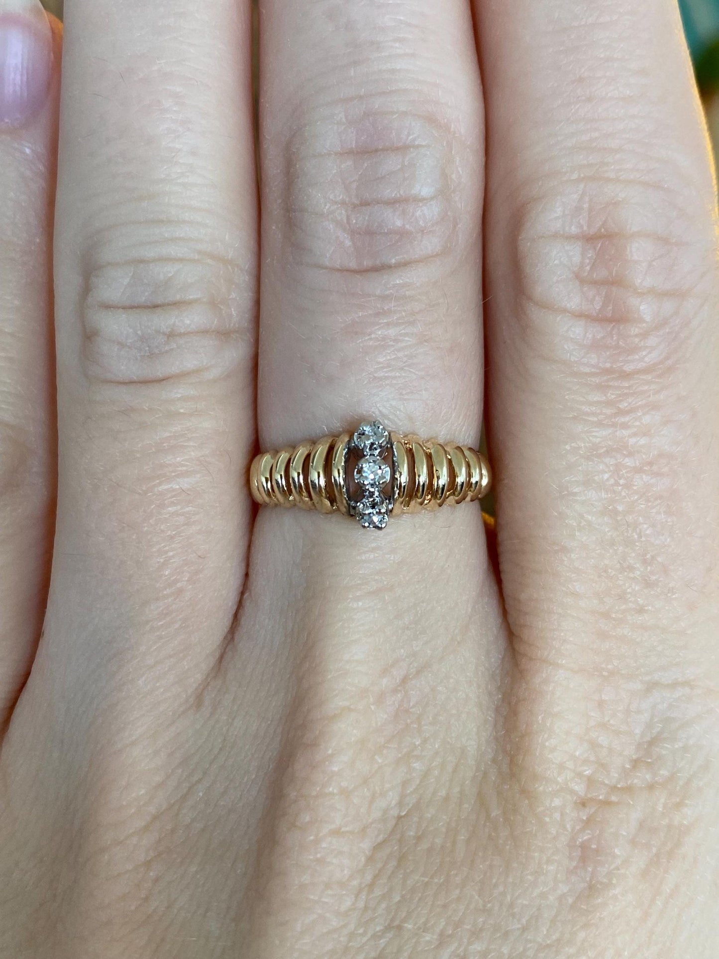 Solid 14k White & Yellow Gold Diamond Scalloped Ring Band - Size 6.25