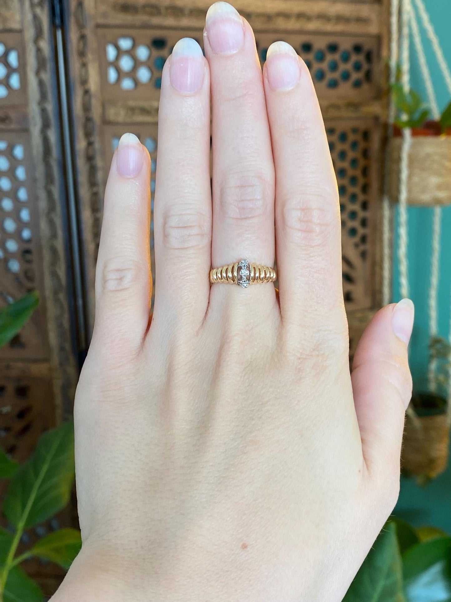 Solid 14k White & Yellow Gold Diamond Scalloped Ring Band - Size 6.25