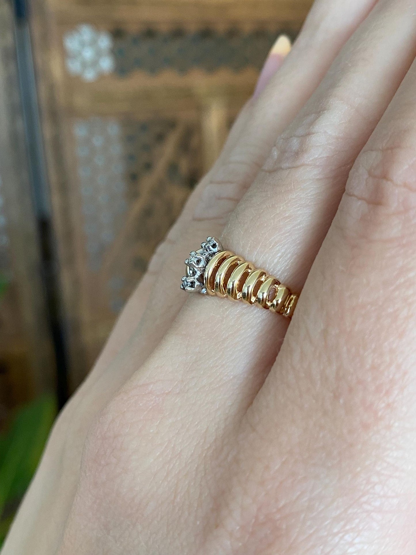 Solid 14k White & Yellow Gold Diamond Scalloped Ring Band - Size 6.25