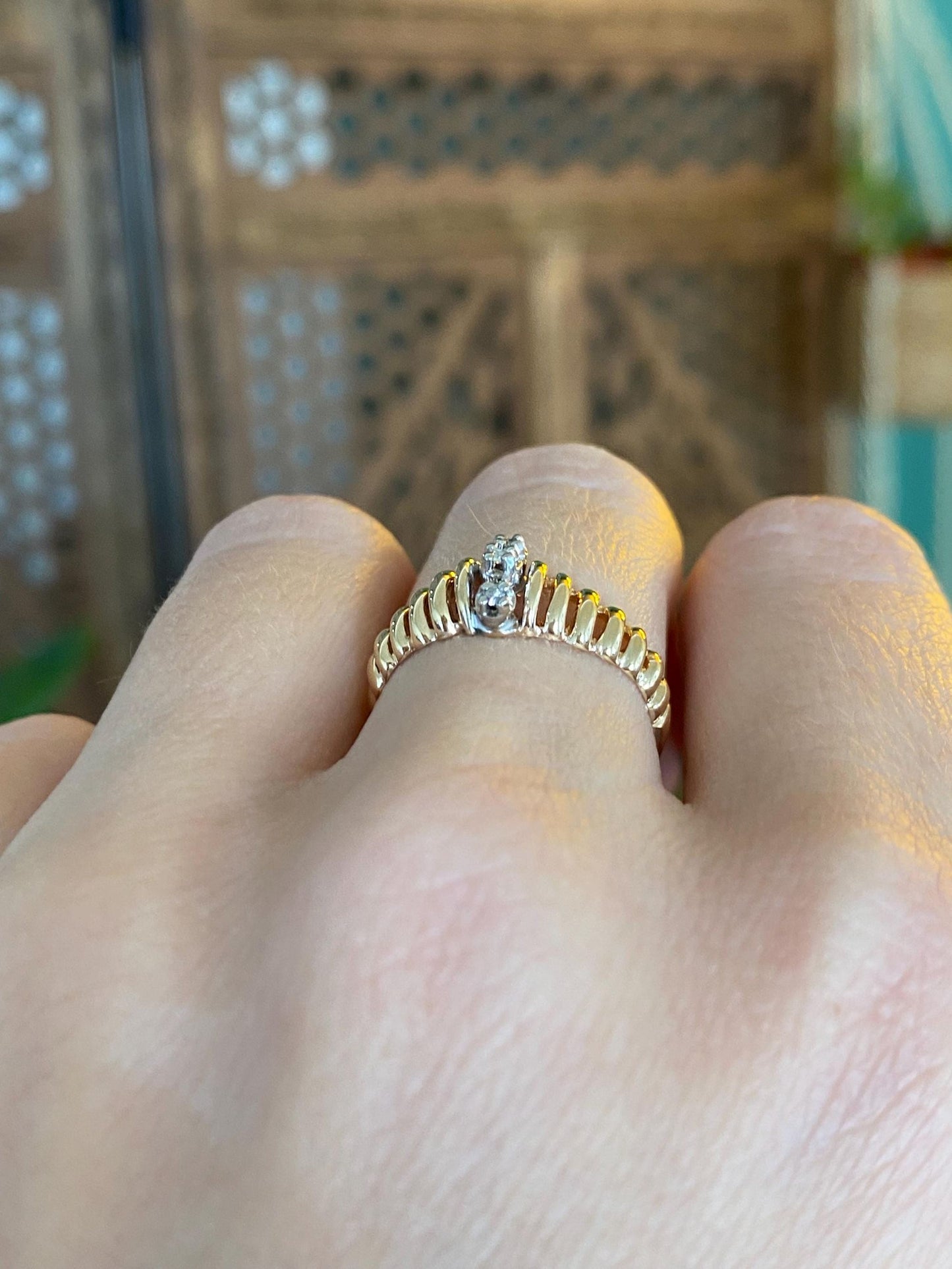 Solid 14k White & Yellow Gold Diamond Scalloped Ring Band - Size 6.25