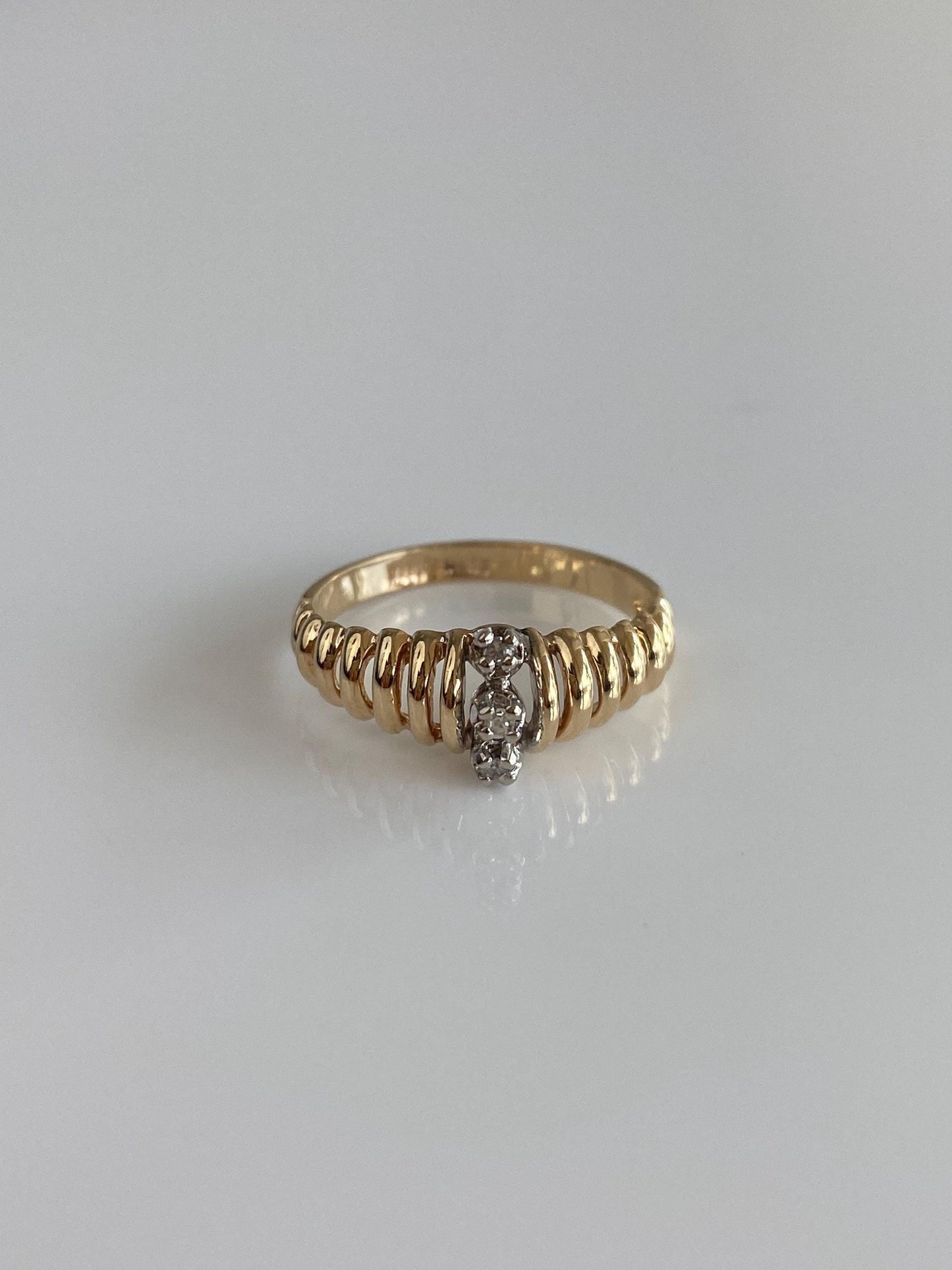 Solid 14k White & Yellow Gold Diamond Scalloped Ring Band - Size 6.25