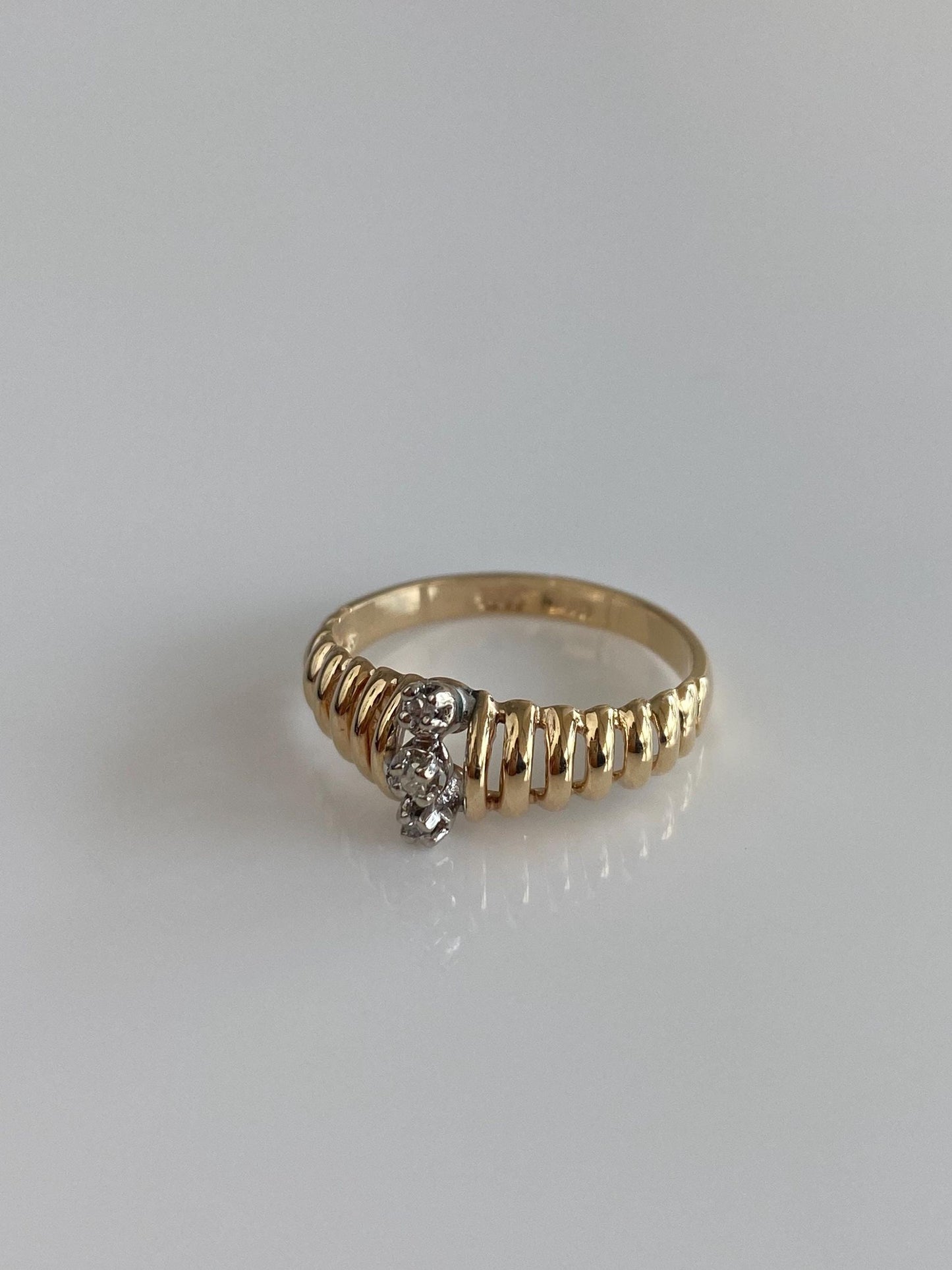 Solid 14k White & Yellow Gold Diamond Scalloped Ring Band - Size 6.25
