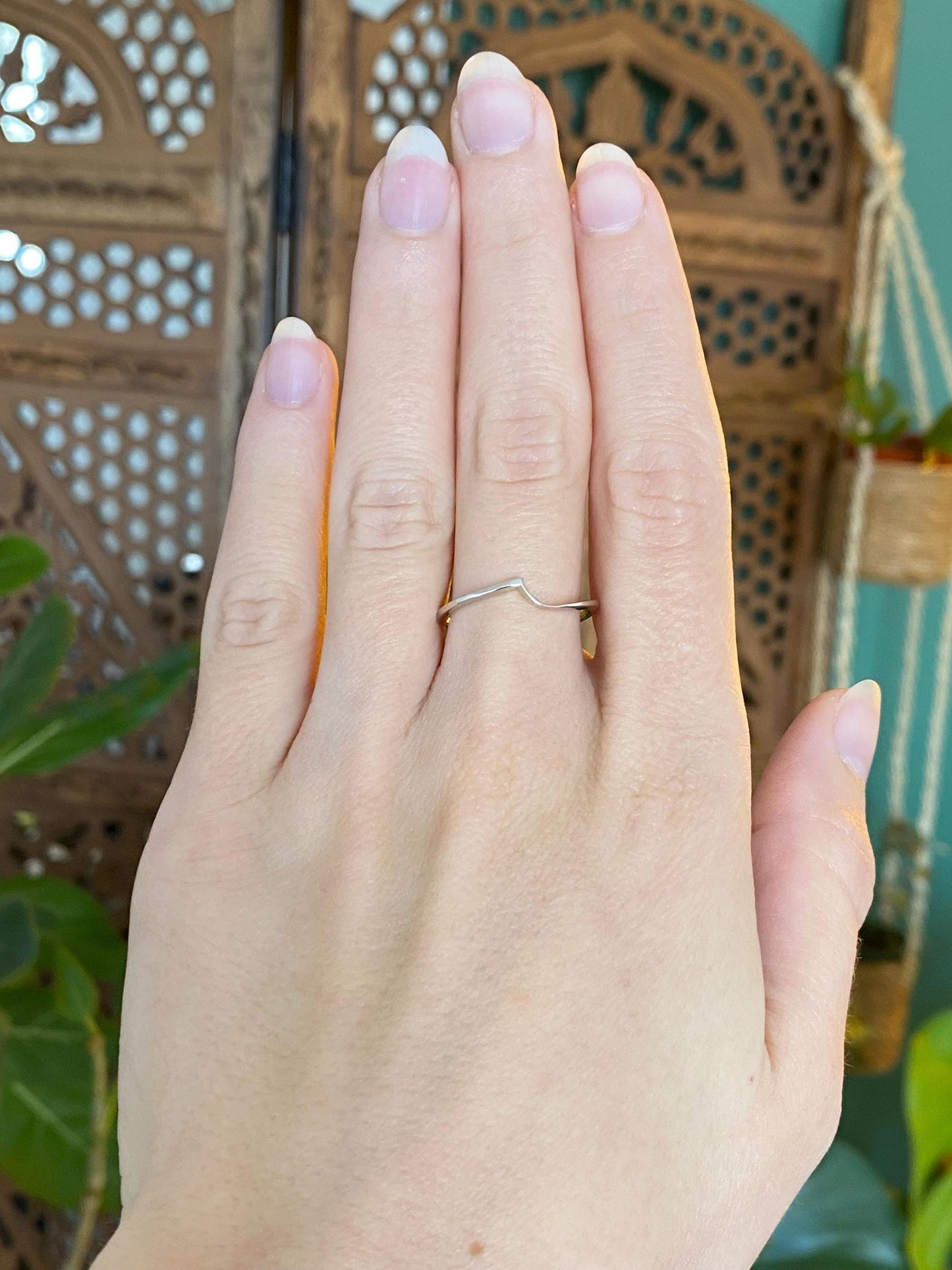 Vintage Solid 10k White Gold Wavy Ring Band - Size 7.5