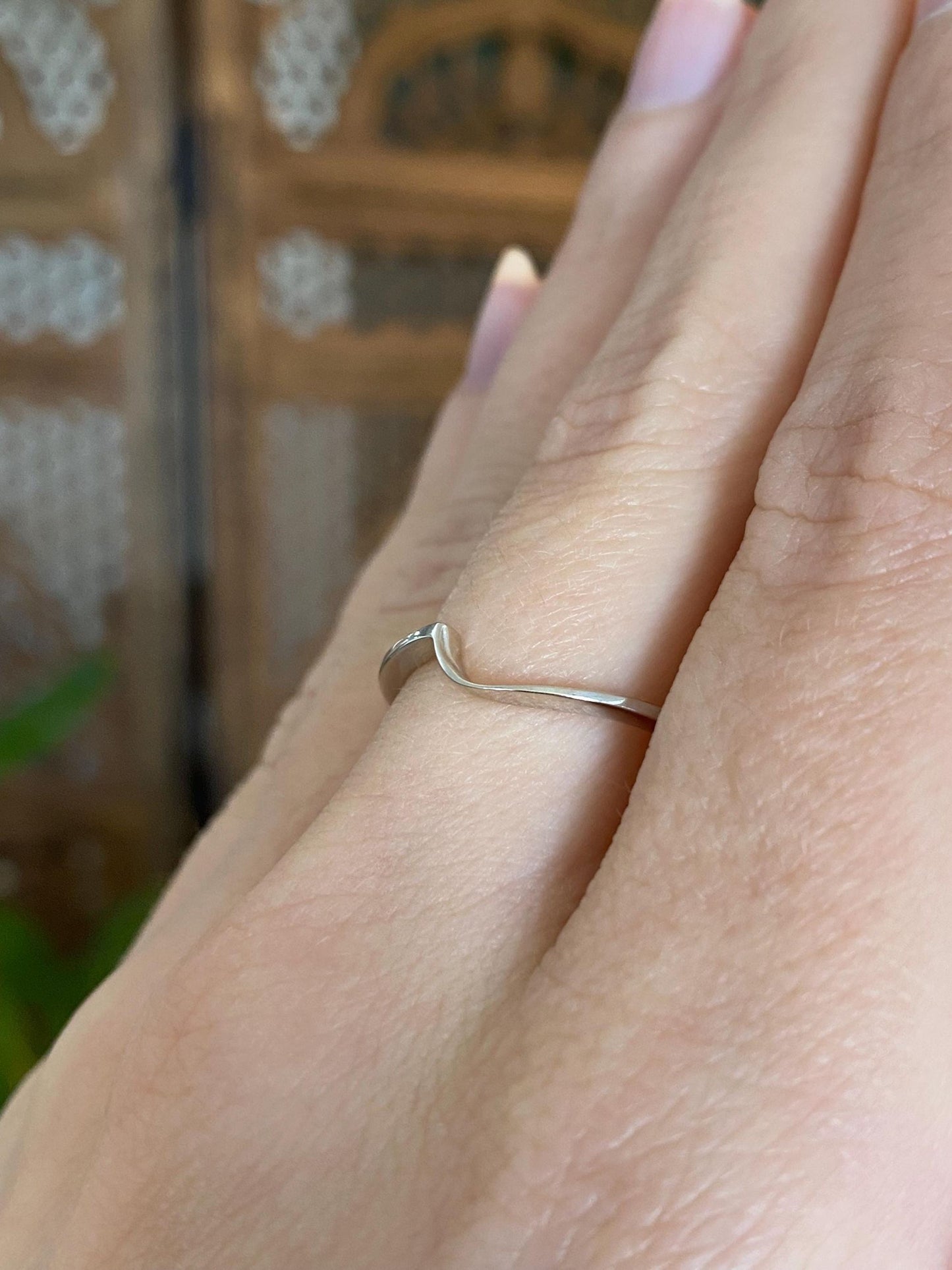 Vintage Solid 10k White Gold Wavy Ring Band - Size 7.5