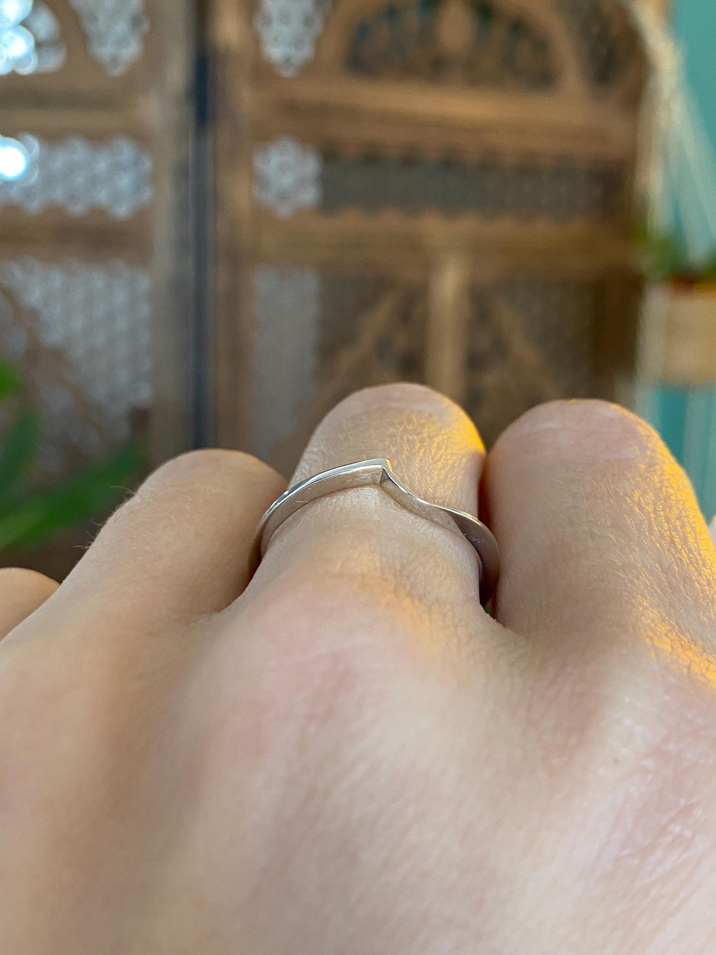 Vintage Solid 10k White Gold Wavy Ring Band - Size 7.5