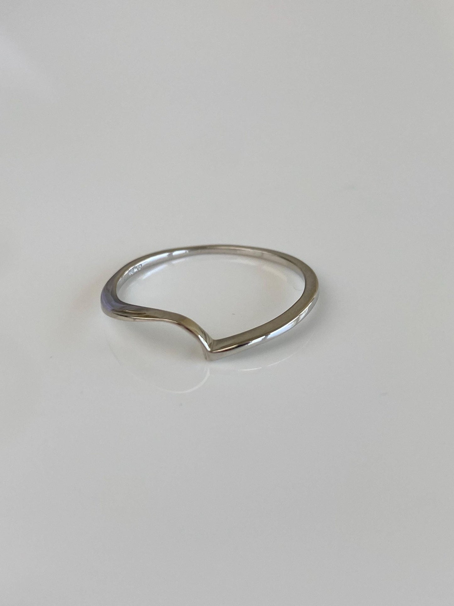 Vintage Solid 10k White Gold Wavy Ring Band - Size 7.5
