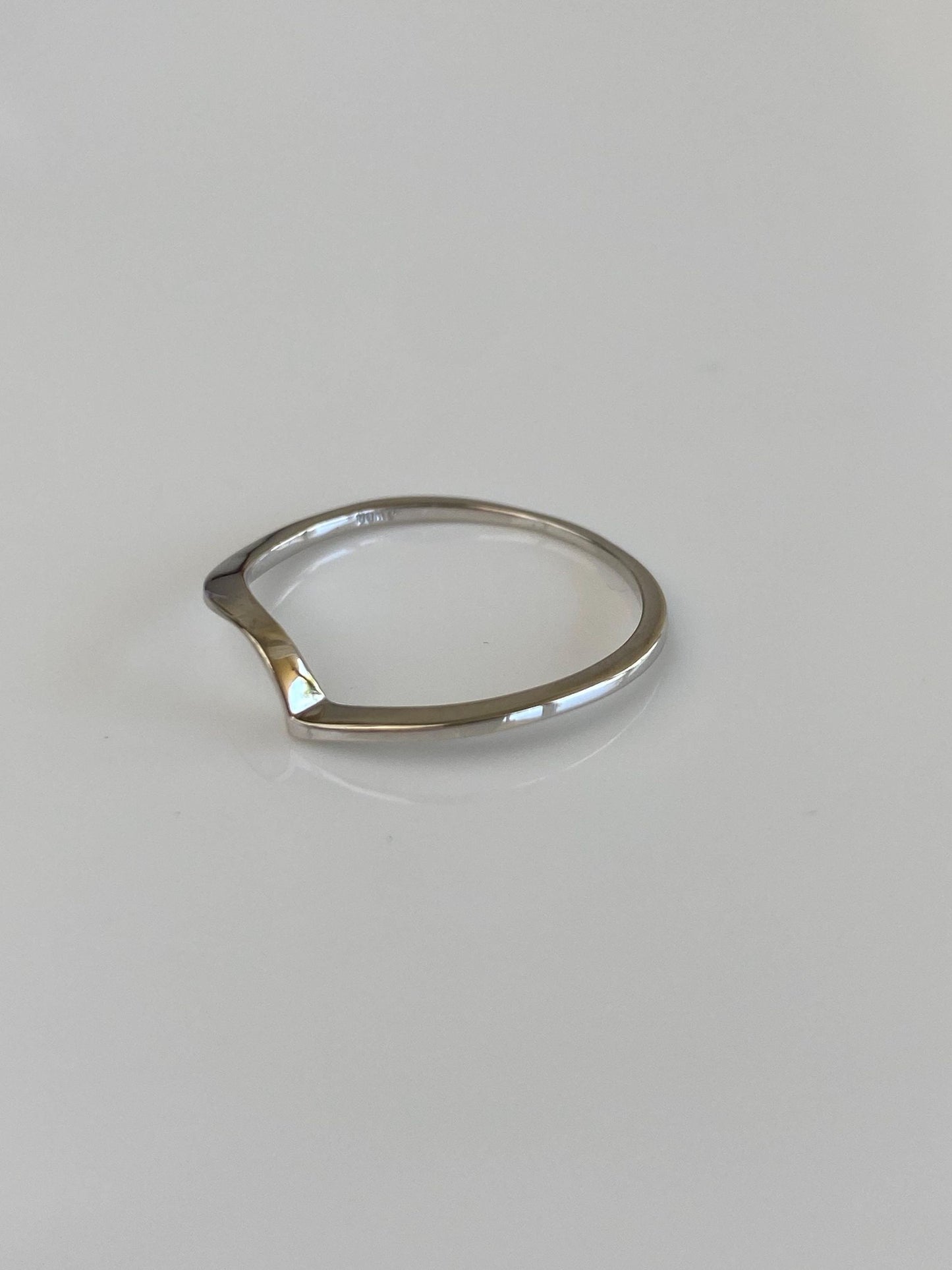 Vintage Solid 10k White Gold Wavy Ring Band - Size 7.5
