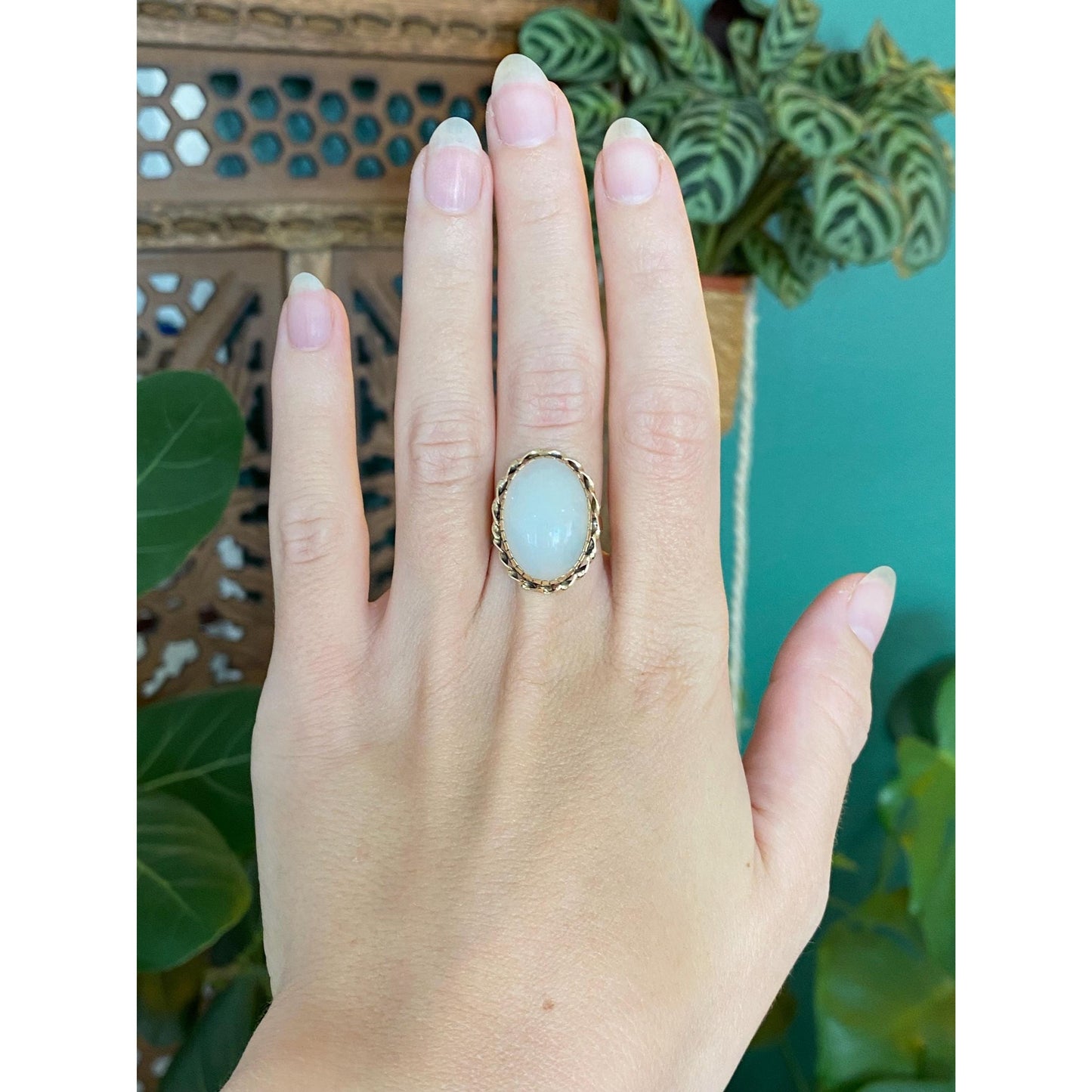 Vintage Solid 14k Yellow Gold White Jade Cabochon Ring - Size 5.75