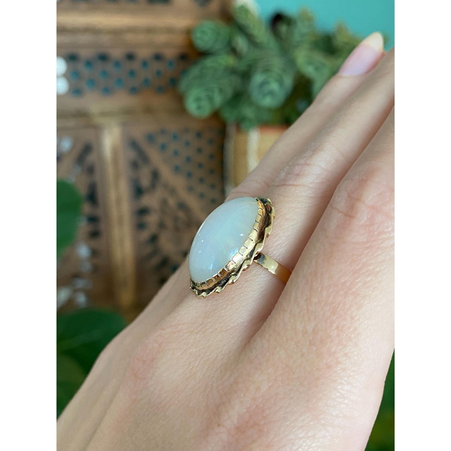 Vintage Solid 14k Yellow Gold White Jade Cabochon Ring - Size 5.75