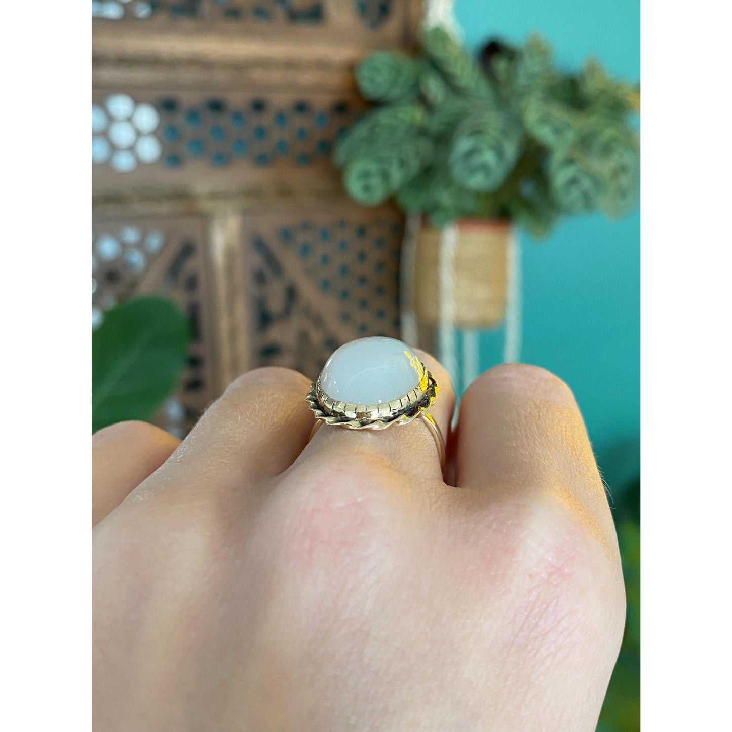 Vintage Solid 14k Yellow Gold White Jade Cabochon Ring - Size 5.75