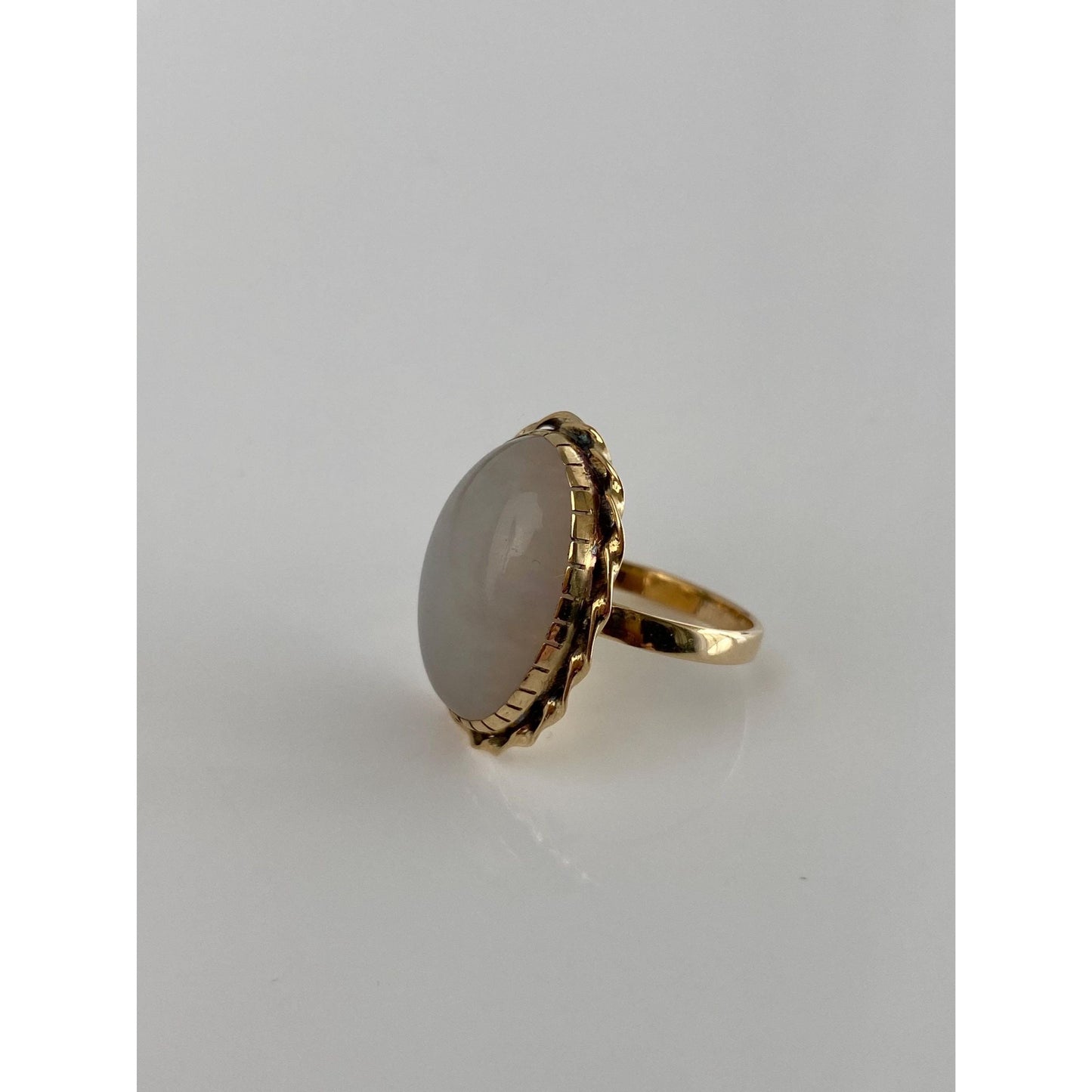 Vintage Solid 14k Yellow Gold White Jade Cabochon Ring - Size 5.75