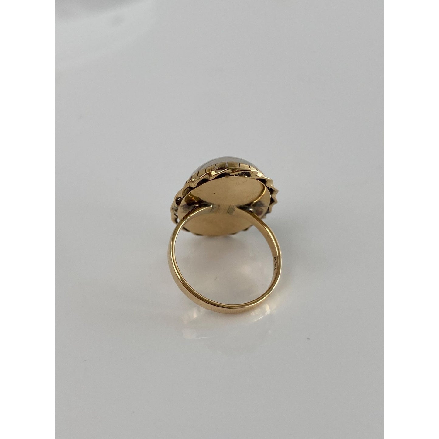 Vintage Solid 14k Yellow Gold White Jade Cabochon Ring - Size 5.75