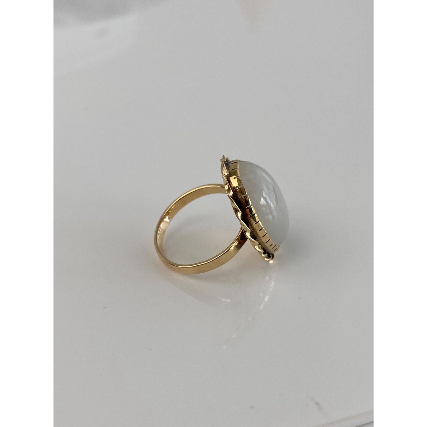 Vintage Solid 14k Yellow Gold White Jade Cabochon Ring - Size 5.75