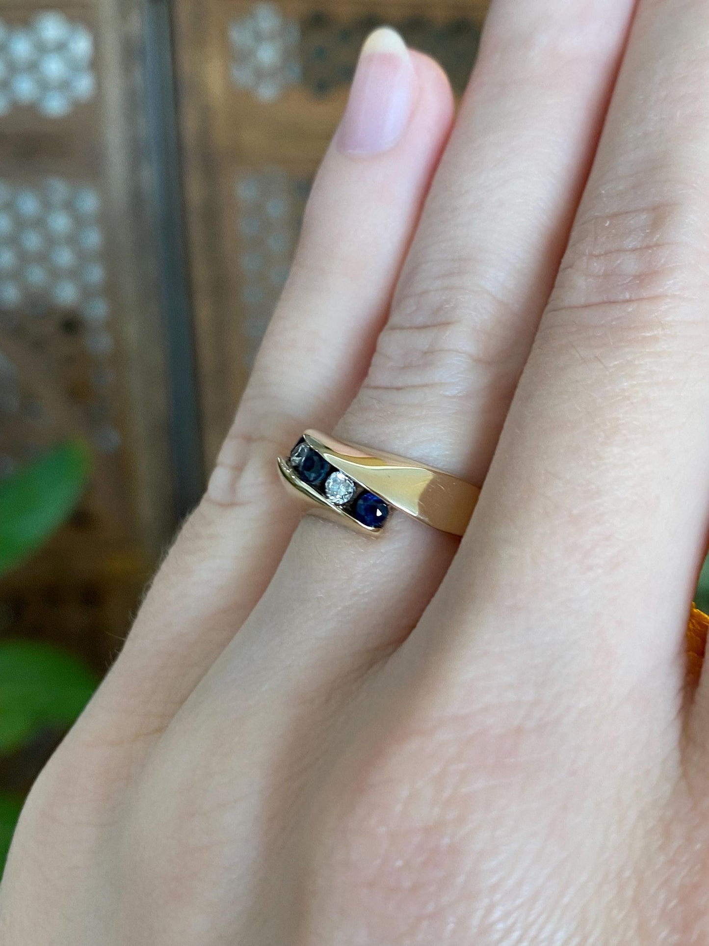 Vintage Solid 10k Yellow Gold Diamond Blue Sapphire Twist Ring - Size 5.75