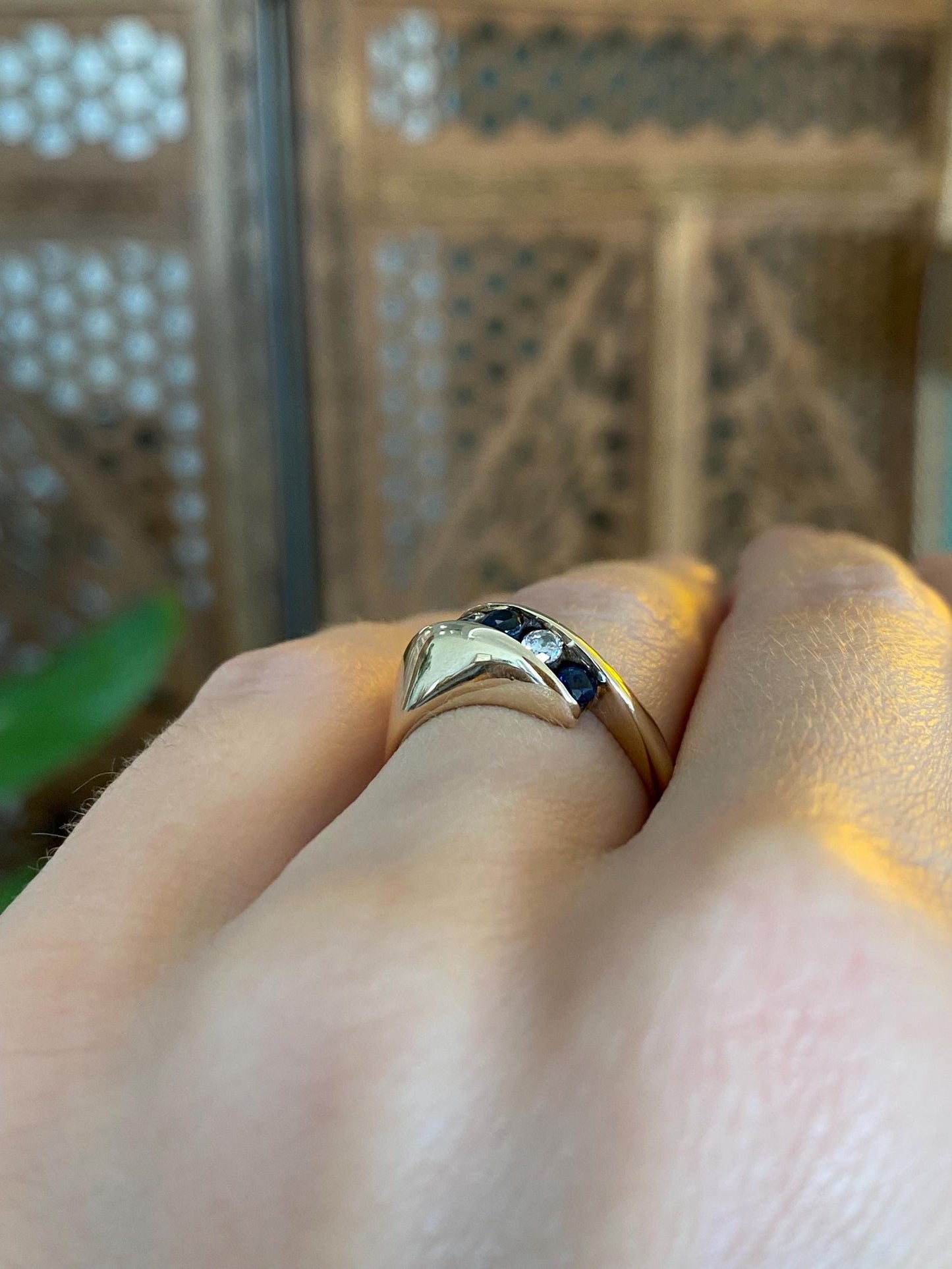 Vintage Solid 10k Yellow Gold Diamond Blue Sapphire Twist Ring - Size 5.75