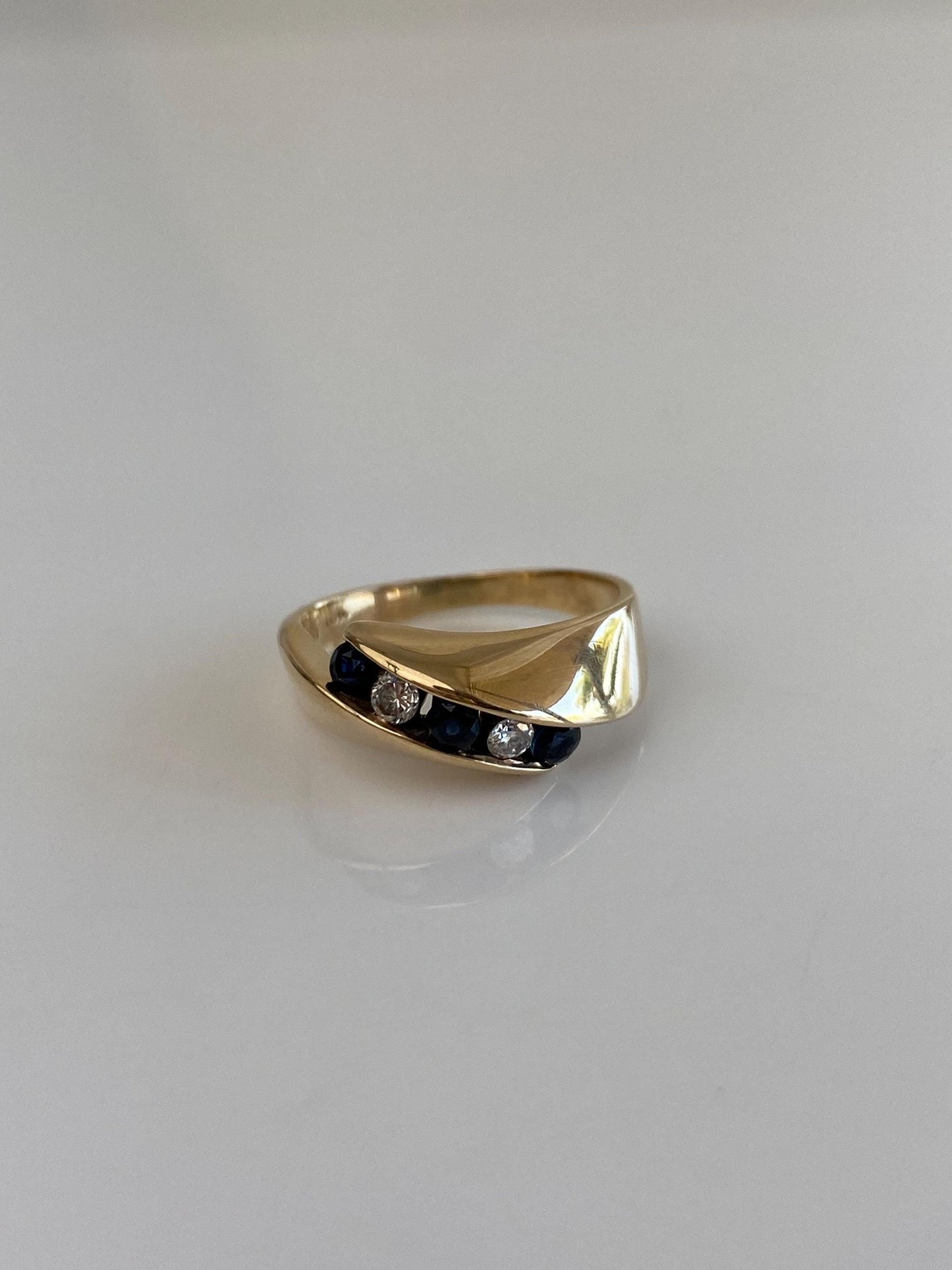 Vintage Solid 10k Yellow Gold Diamond Blue Sapphire Twist Ring - Size 5.75
