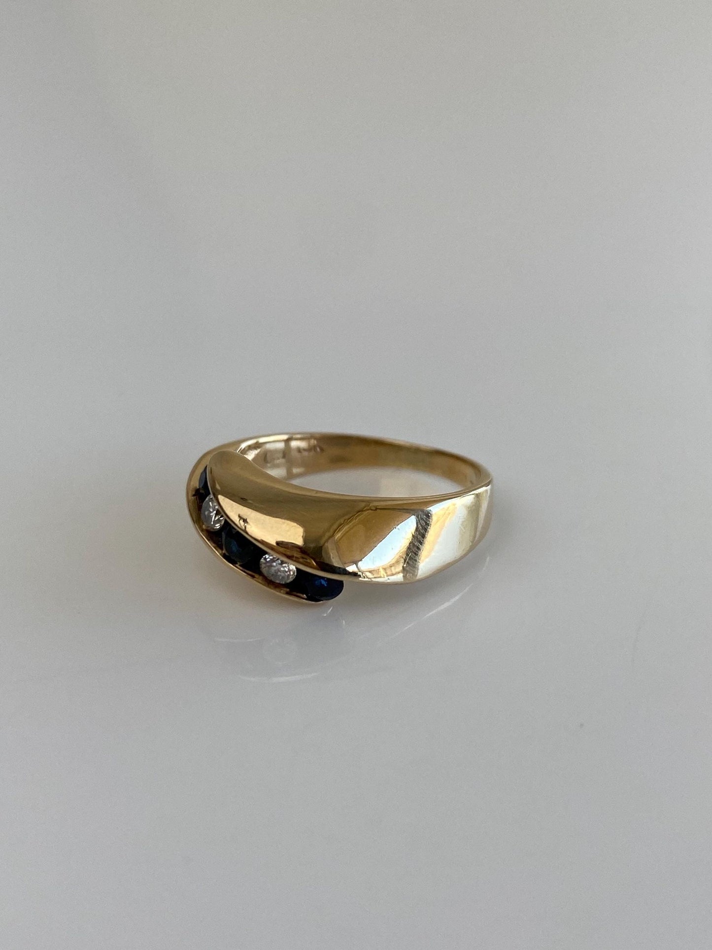 Vintage Solid 10k Yellow Gold Diamond Blue Sapphire Twist Ring - Size 5.75