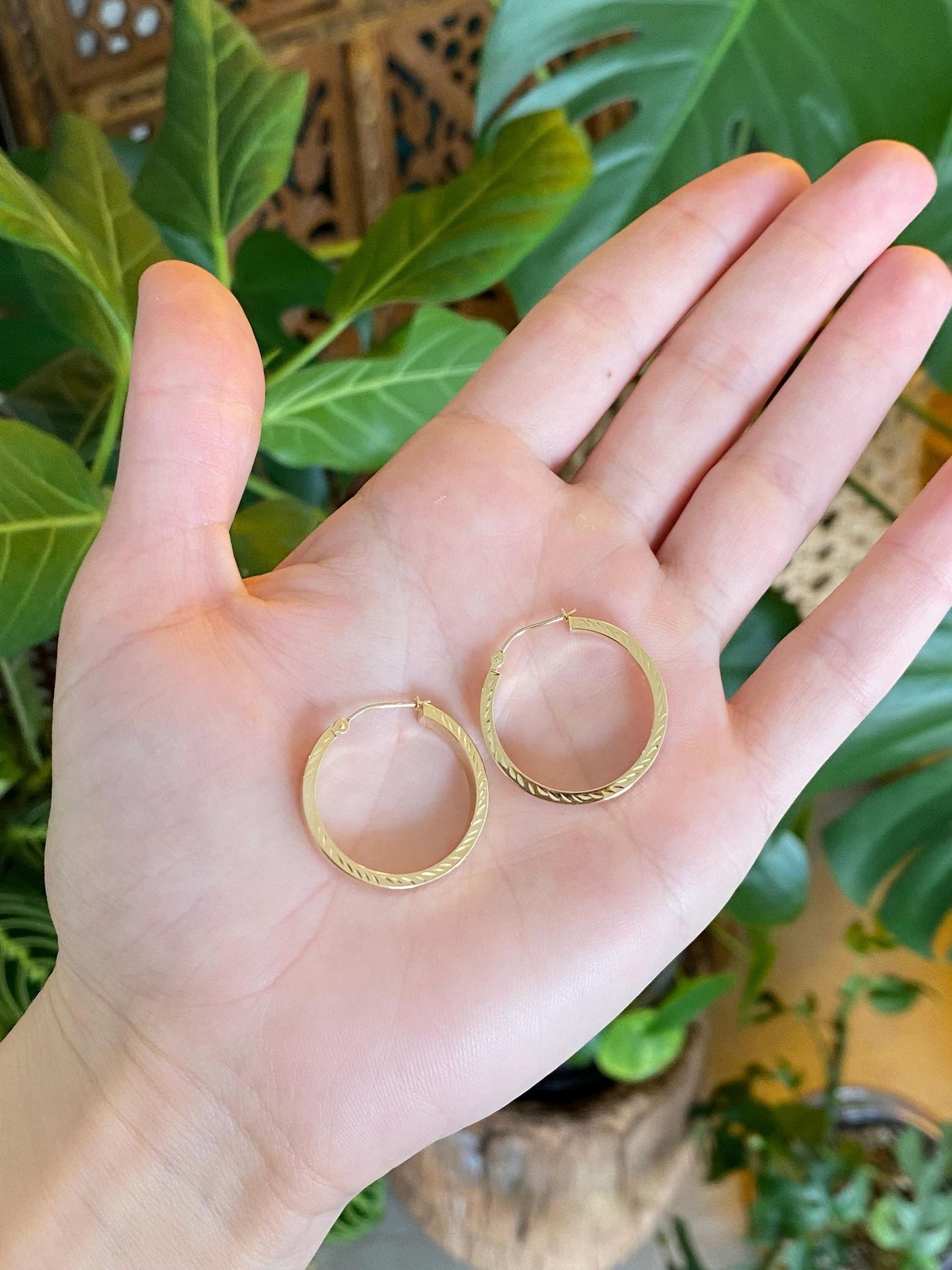 Vintage 14k Yellow Gold Diamond Cut Straight Edge Hoop Earrings