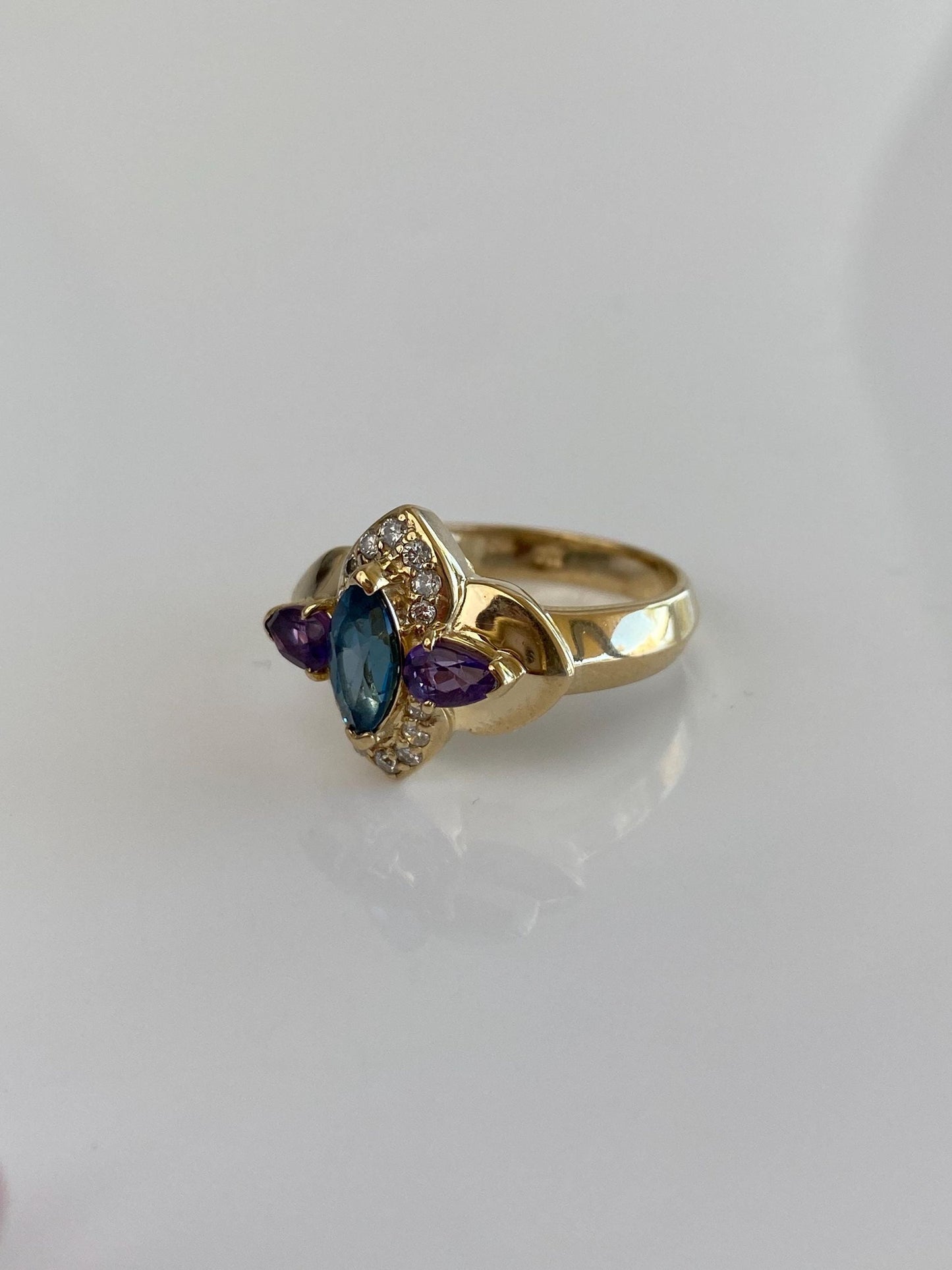 Vintage Solid 14k Yellow Gold Diamond Amethyst Blue Spinel Ring - Size 6