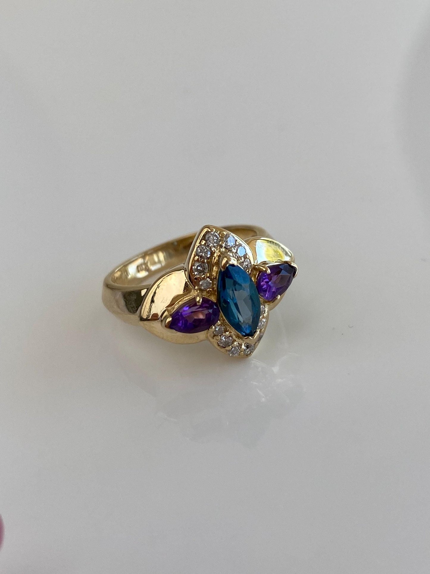 Vintage Solid 14k Yellow Gold Diamond Amethyst Blue Spinel Ring - Size 6