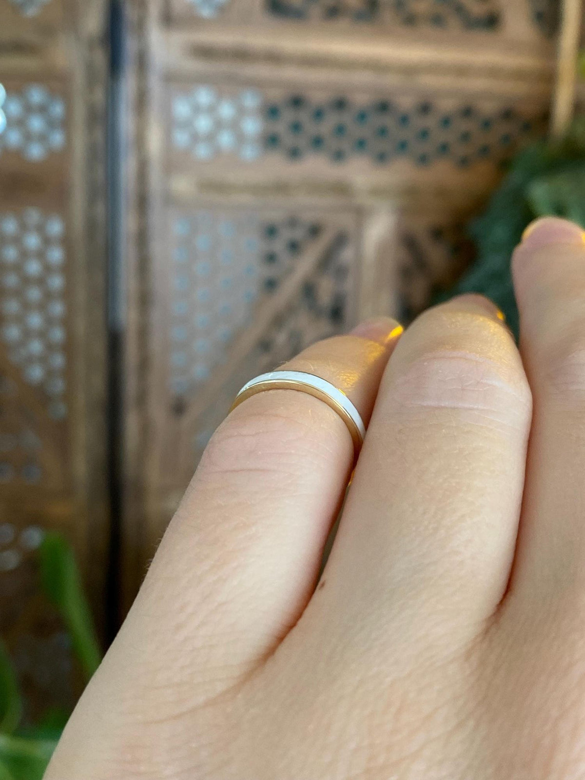 Vintage Solid 14k Yellow Gold White Enamel Inlay Ring Band - Size 2.75