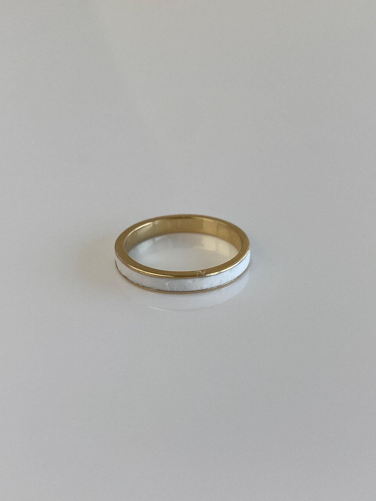 Vintage Solid 14k Yellow Gold White Enamel Inlay Ring Band - Size 2.75