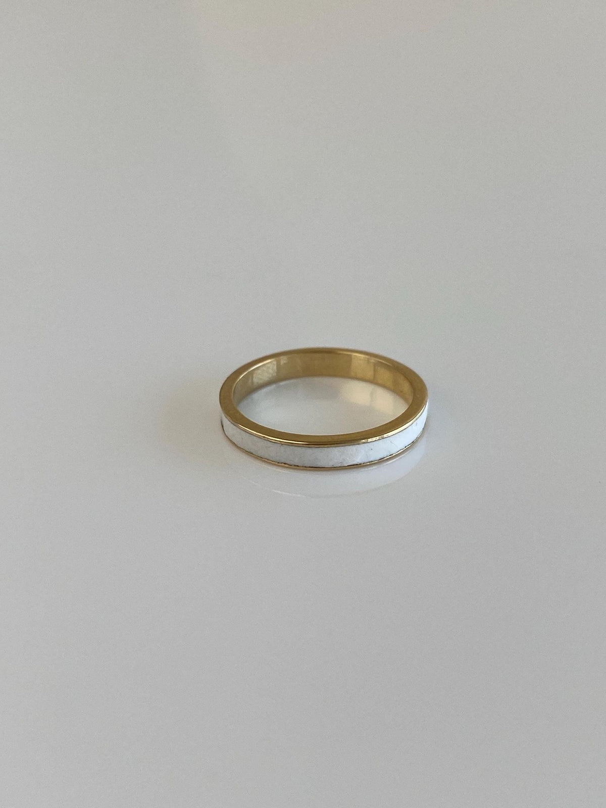 Vintage Solid 14k Yellow Gold White Enamel Inlay Ring Band - Size 2.75