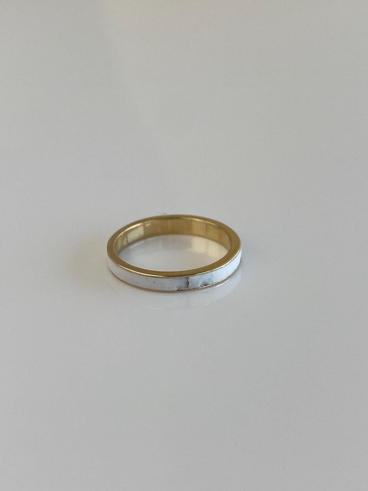 Vintage Solid 14k Yellow Gold White Enamel Inlay Ring Band - Size 2.75