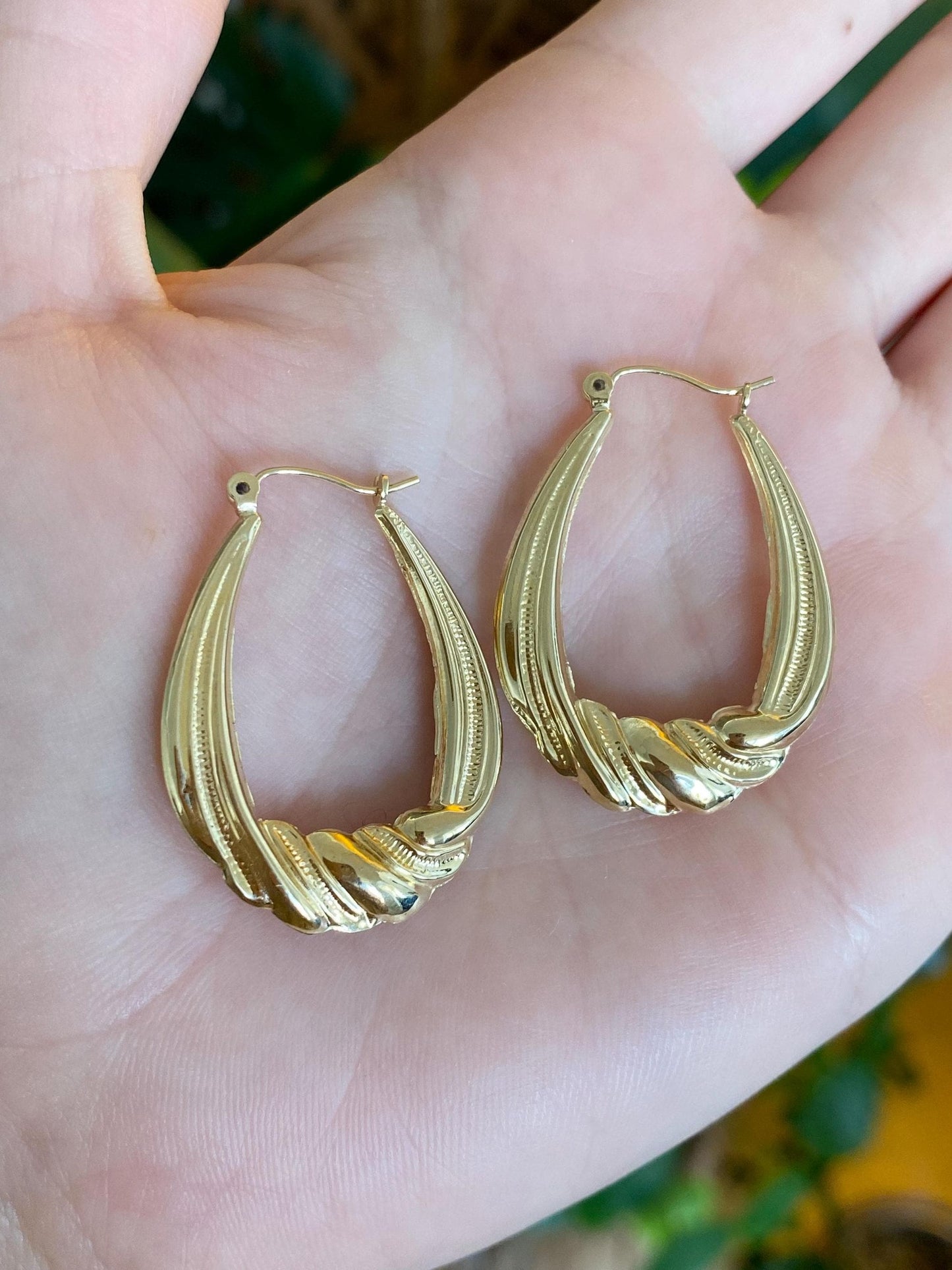 Vintage 14k Yellow Gold Scalloped Design Hoop Earrings