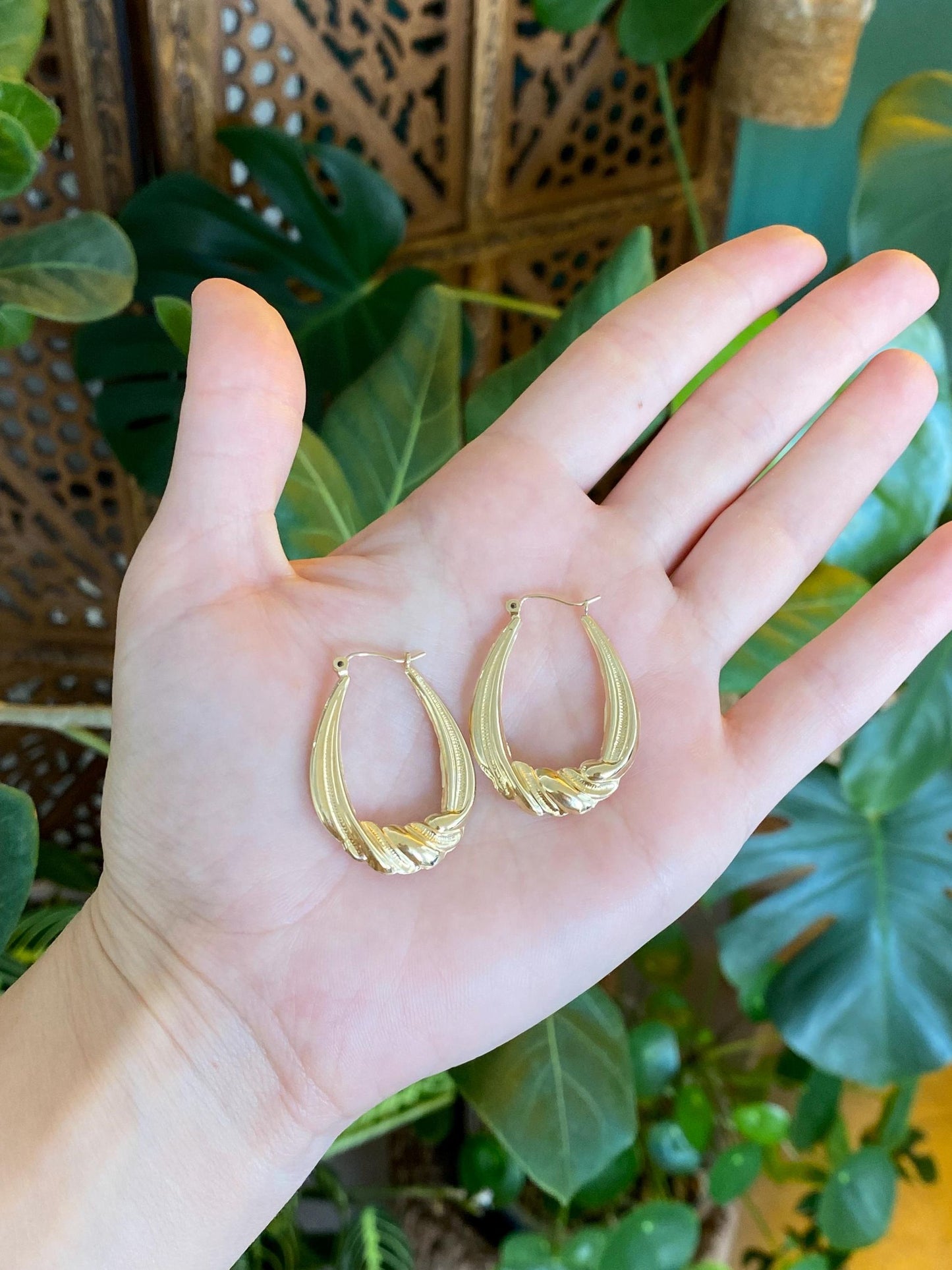 Vintage 14k Yellow Gold Scalloped Design Hoop Earrings