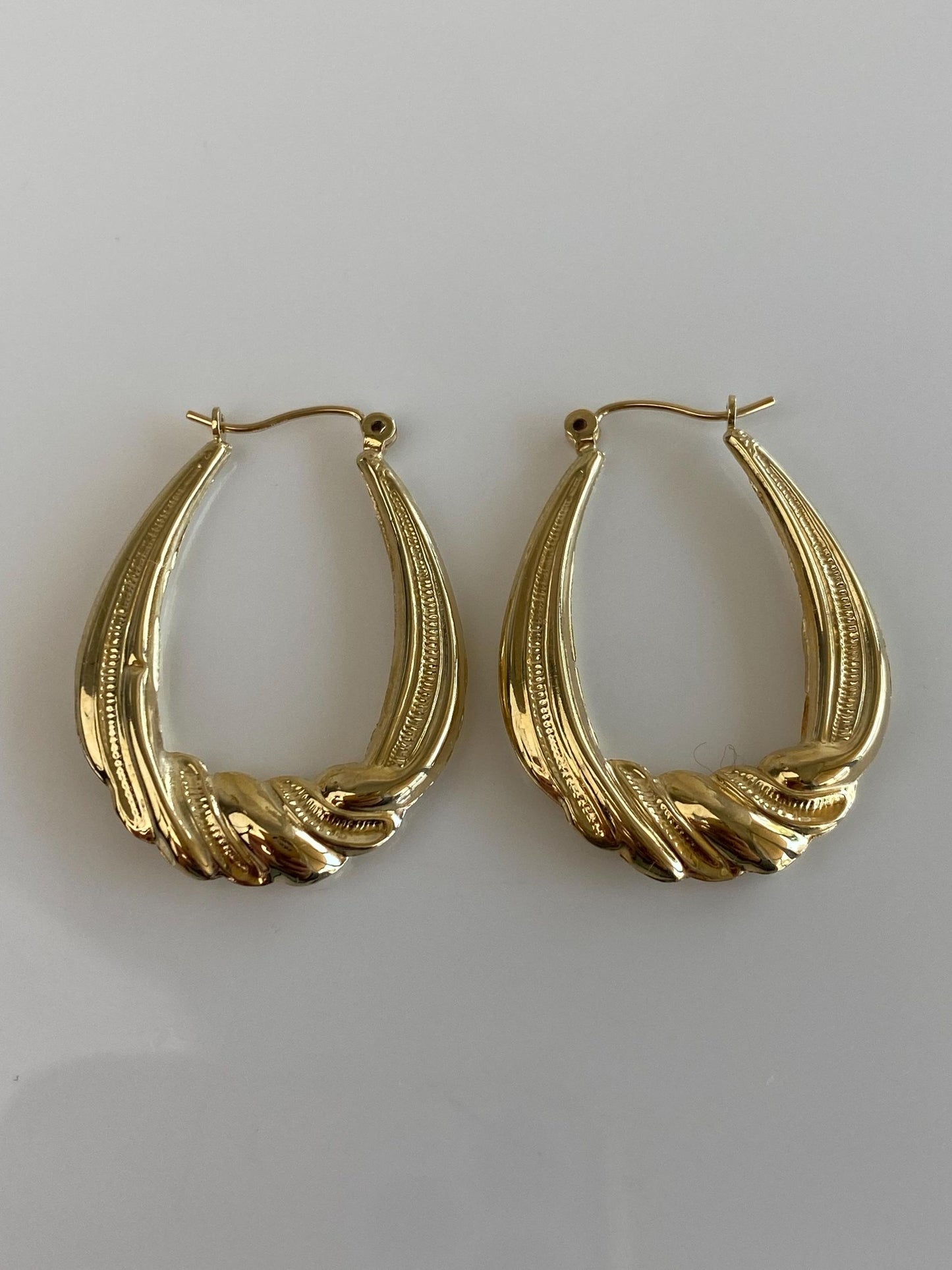 Vintage 14k Yellow Gold Scalloped Design Hoop Earrings