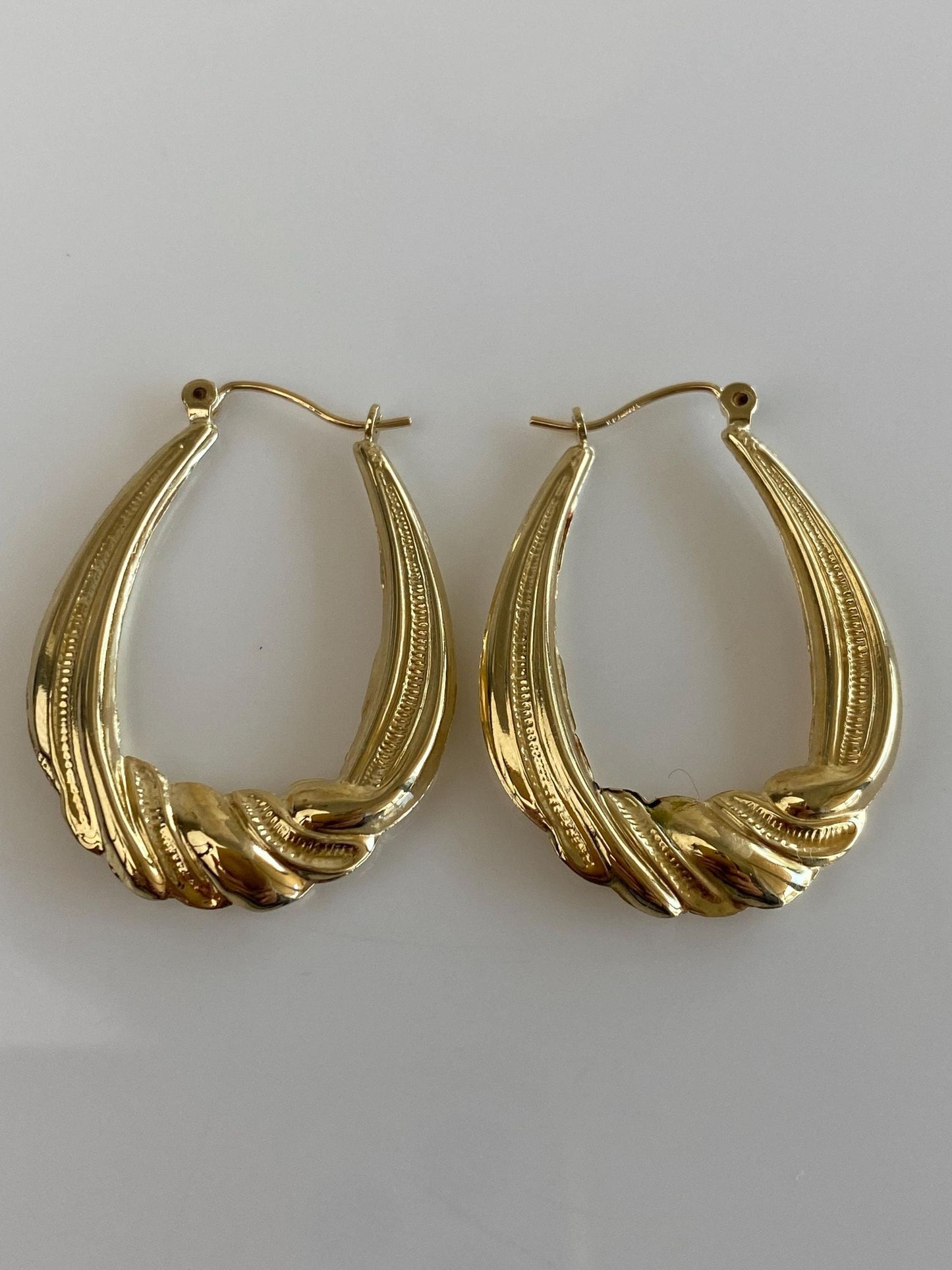 Vintage 14k Yellow Gold Scalloped Design Hoop Earrings