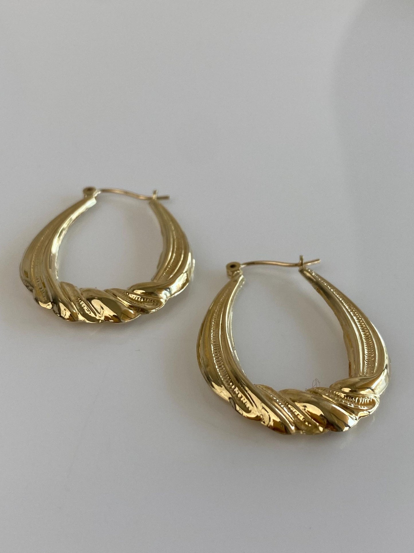 Vintage 14k Yellow Gold Scalloped Design Hoop Earrings