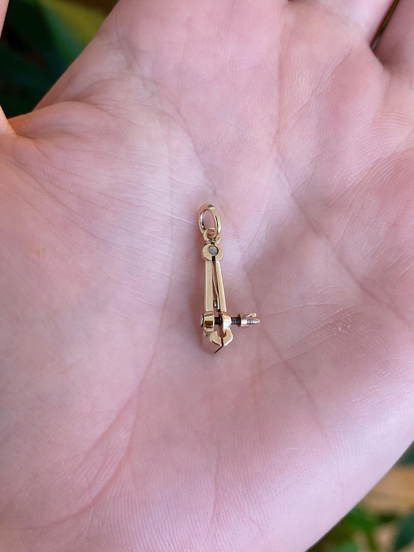 Vintage 9k Yellow Gold Articulated Vice Charm