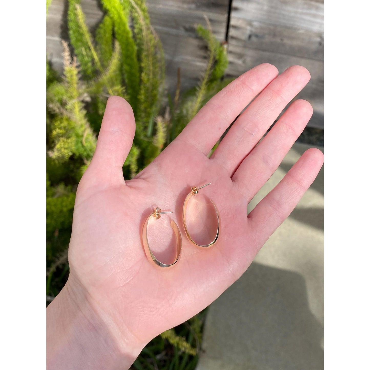 Vintage Solid 14k Yellow Gold Tapered Oval Hoop Earrings