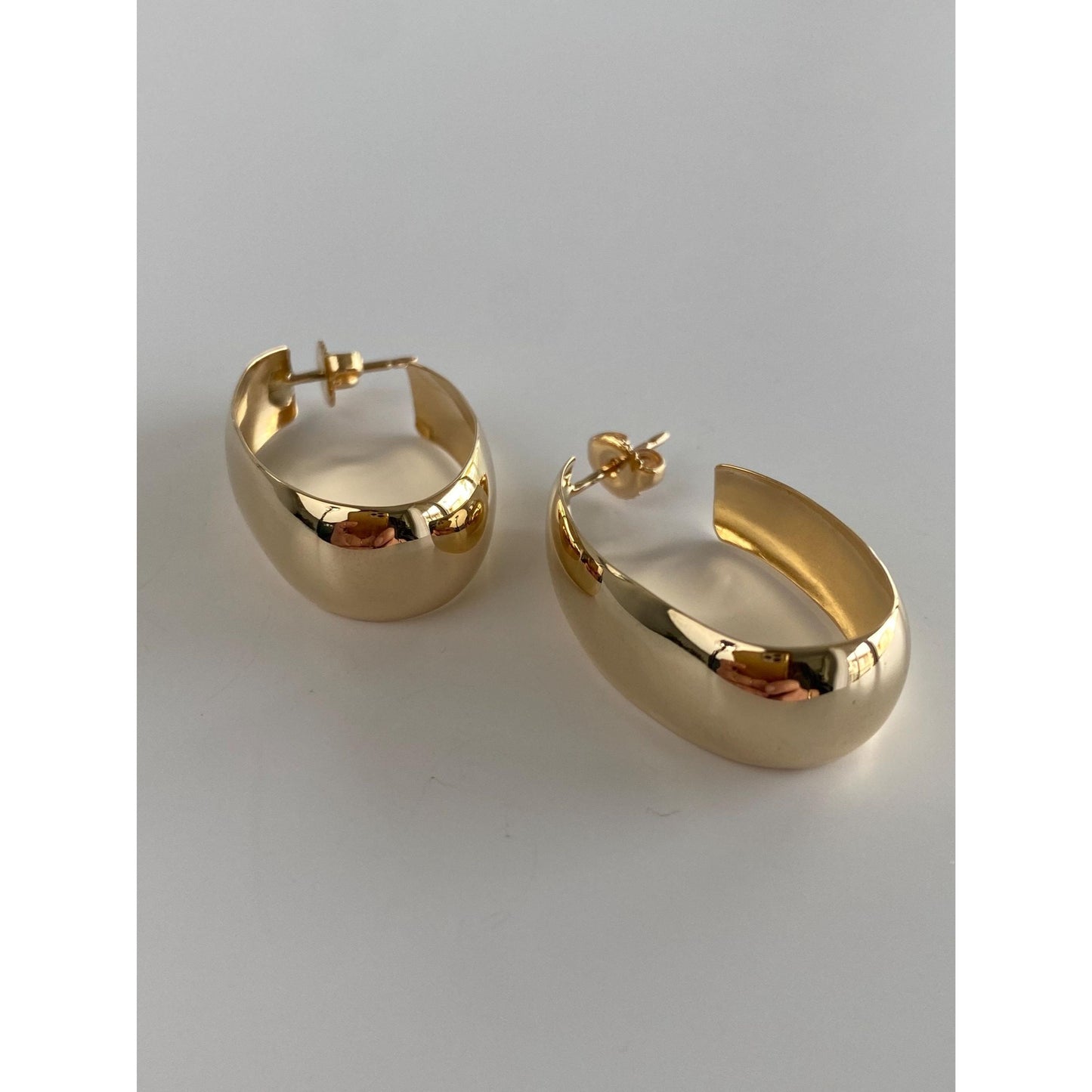 Vintage Solid 14k Yellow Gold Tapered Oval Hoop Earrings