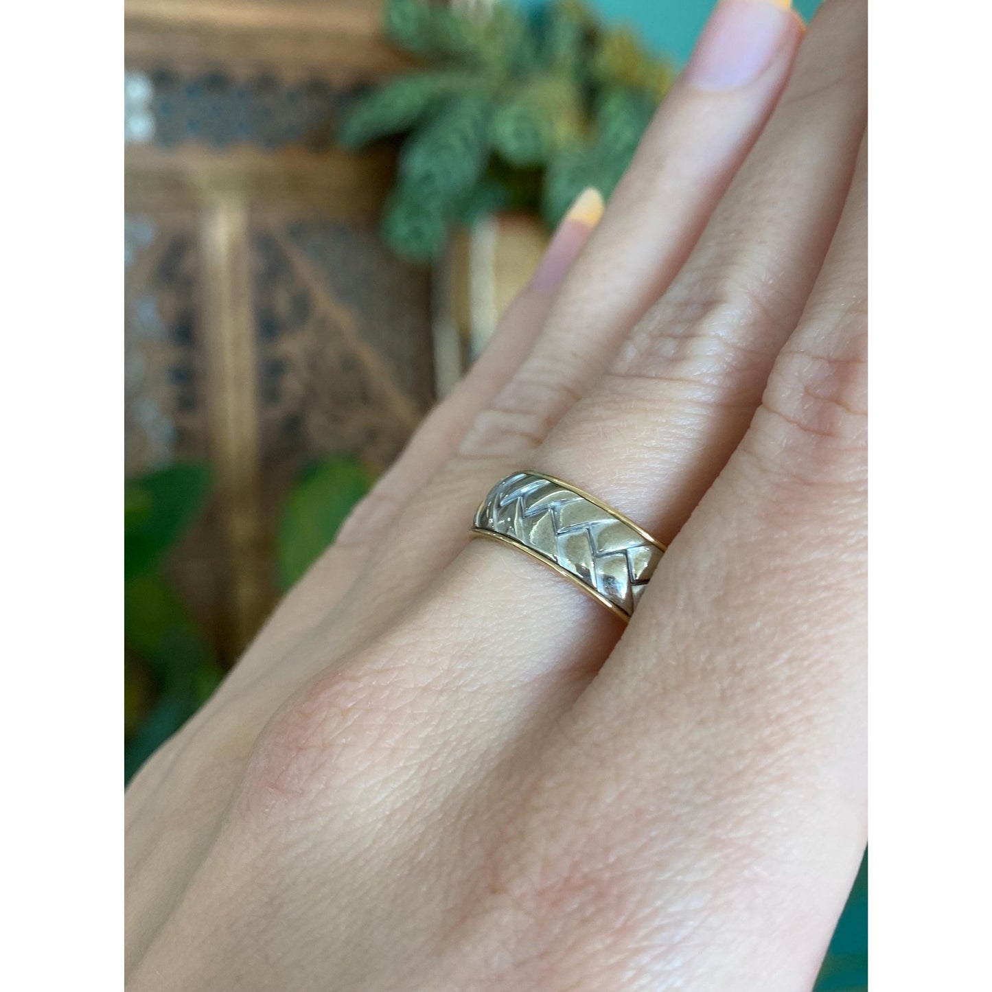 Vintage Solid 14k White & Yellow Gold Designed Ring Band - Size 9.25