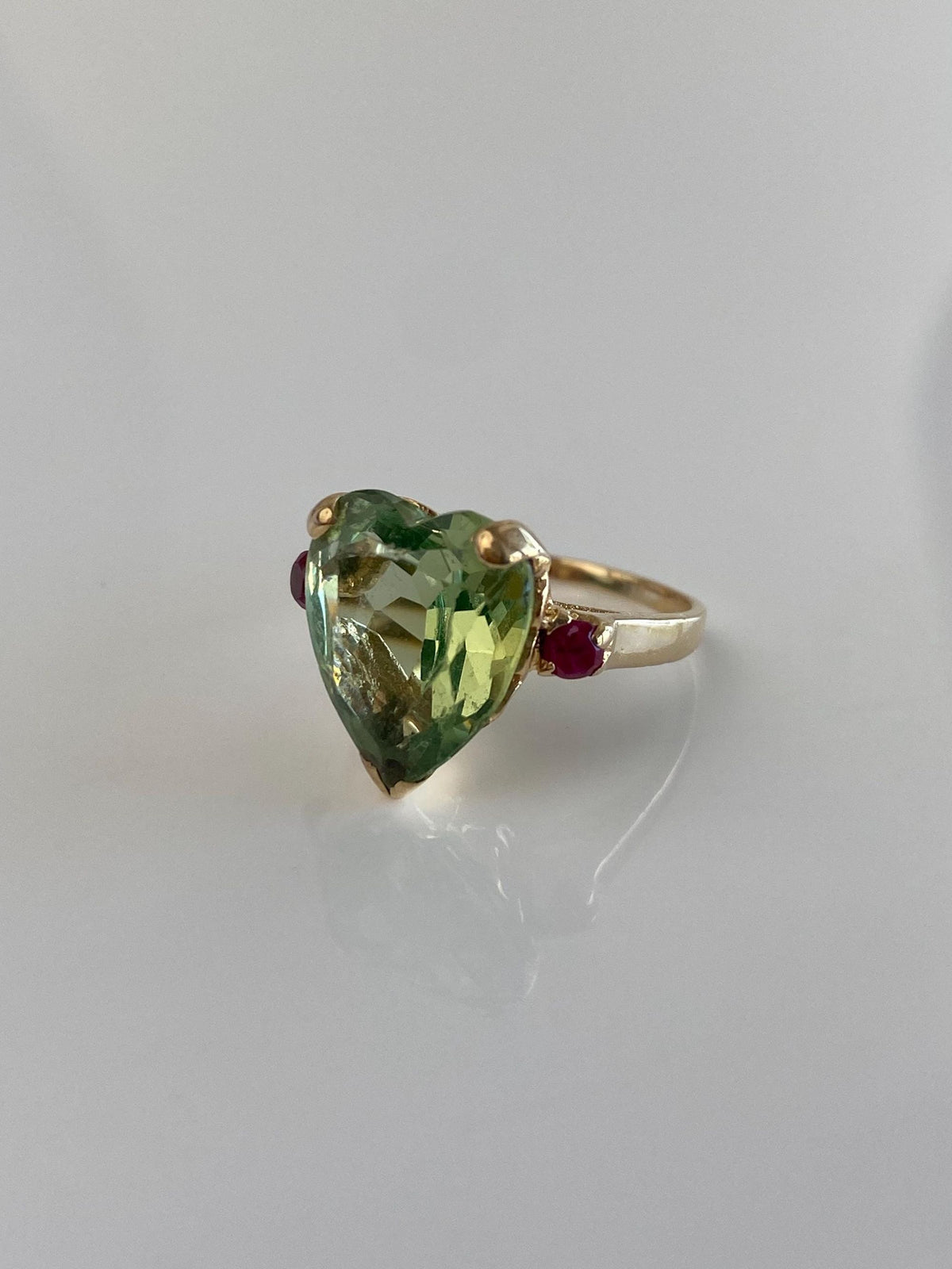 Solid 14k Yellow Gold Green Spinel Heart Ruby Ring - Size 4.75