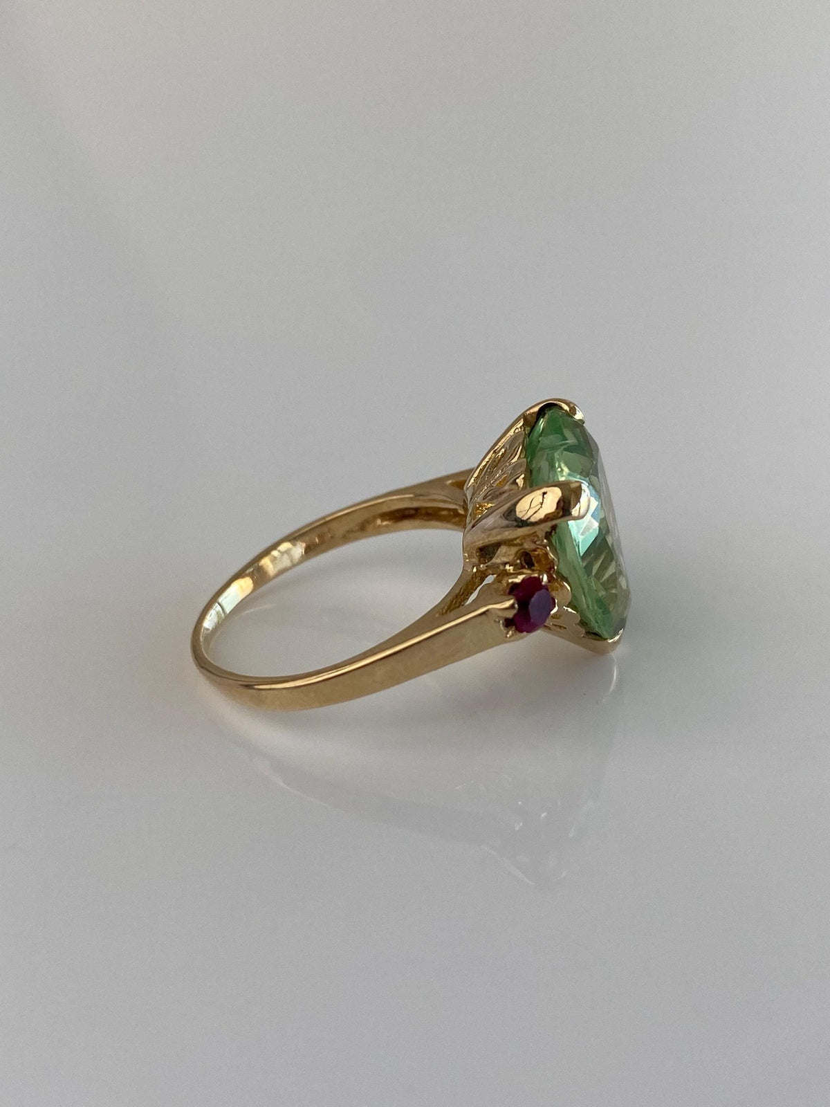 Solid 14k Yellow Gold Green Spinel Heart Ruby Ring - Size 4.75