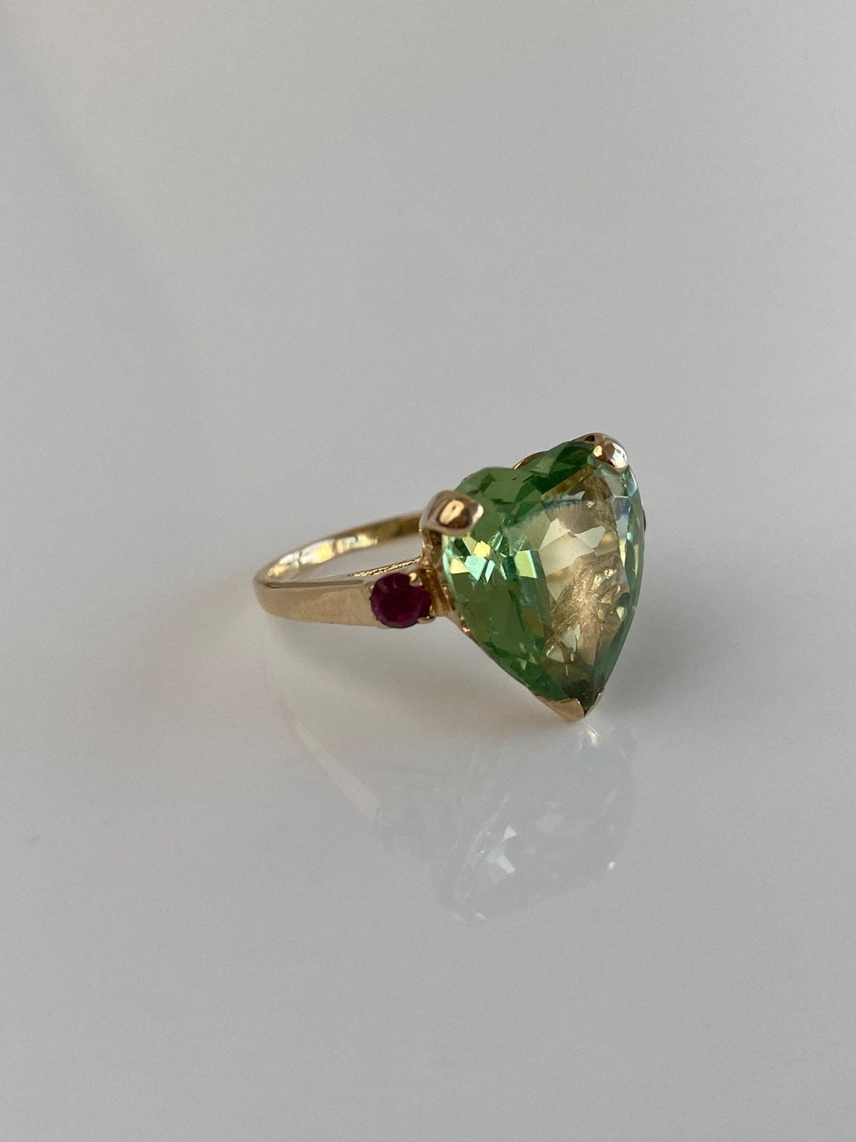 Solid 14k Yellow Gold Green Spinel Heart Ruby Ring - Size 4.75