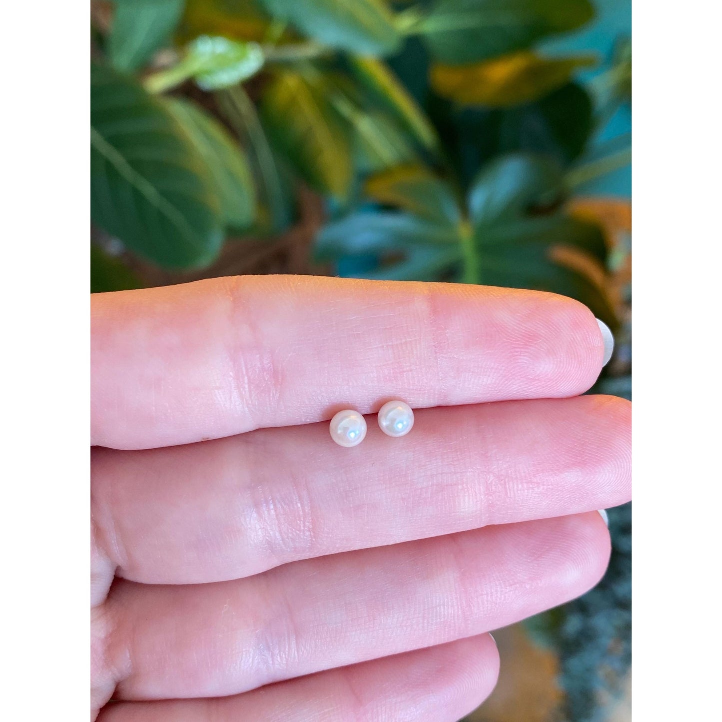 Vintage Solid 14k Yellow Gold Little Pearl Stud Earrings