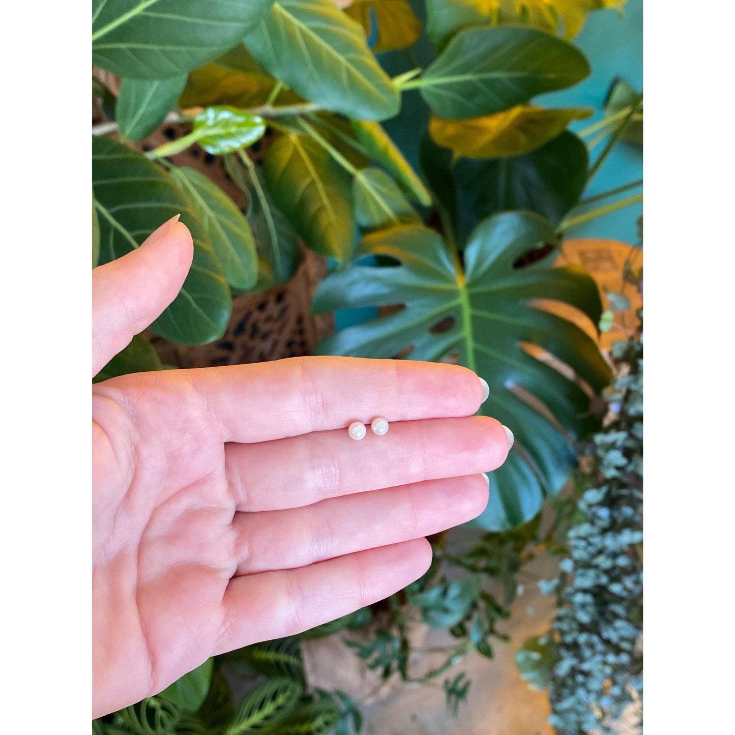 Vintage Solid 14k Yellow Gold Little Pearl Stud Earrings