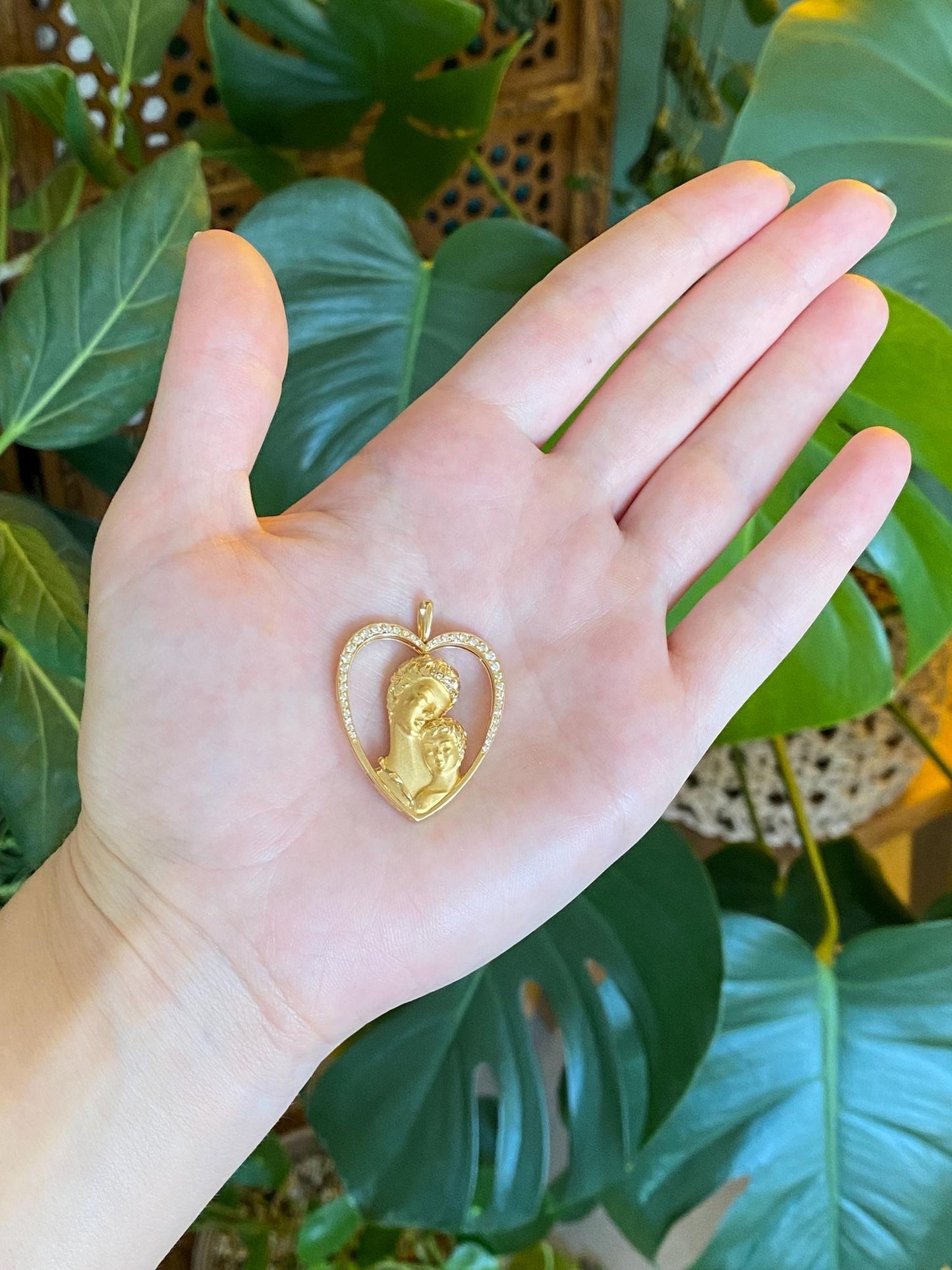Vintage Solid 18k Yellow Gold Diamond Mother Child Heart Charm