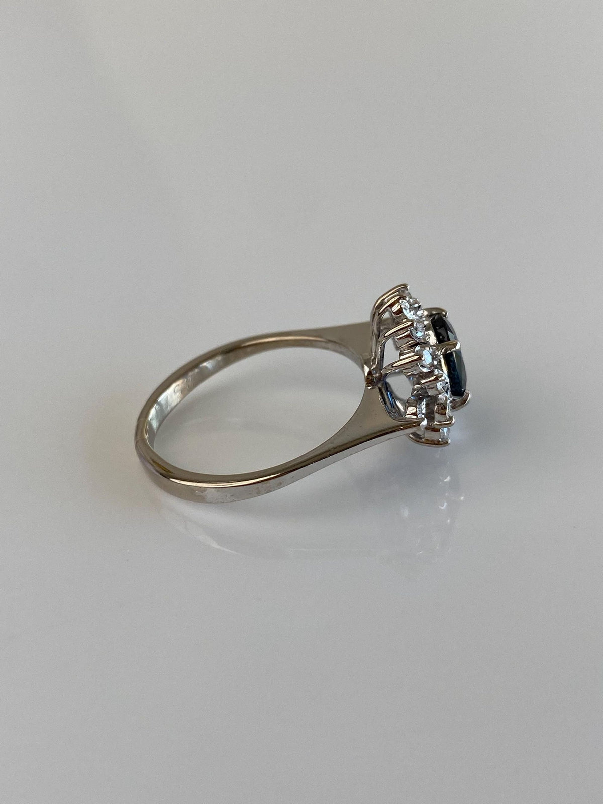 Vintage Solid 10k White Gold Diamond Halo Blue Sapphire Ring - Size 8