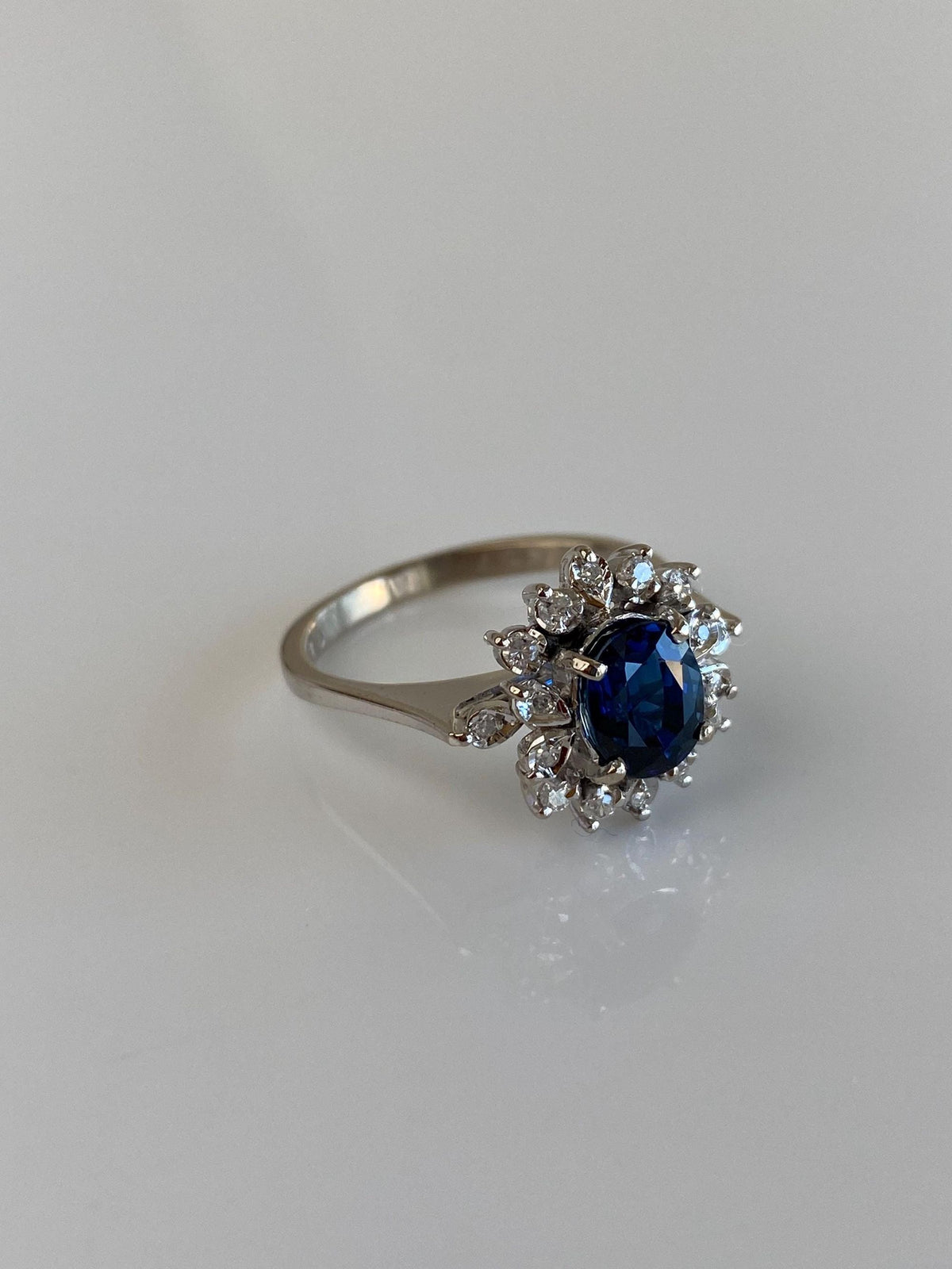 Vintage Solid 10k White Gold Diamond Halo Blue Sapphire Ring - Size 8
