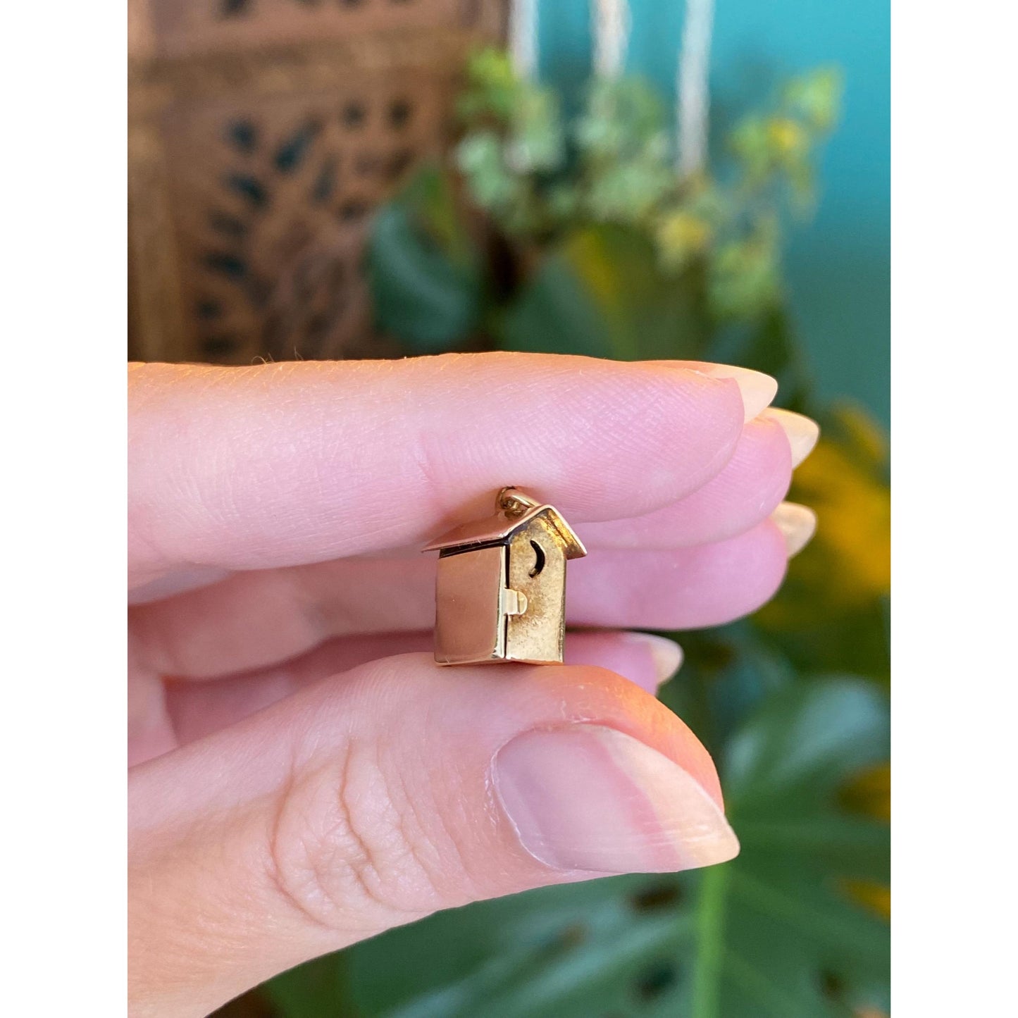 Vintage Solid 14k Yellow Gold Articulated Sam & Lew Outhouse Charm