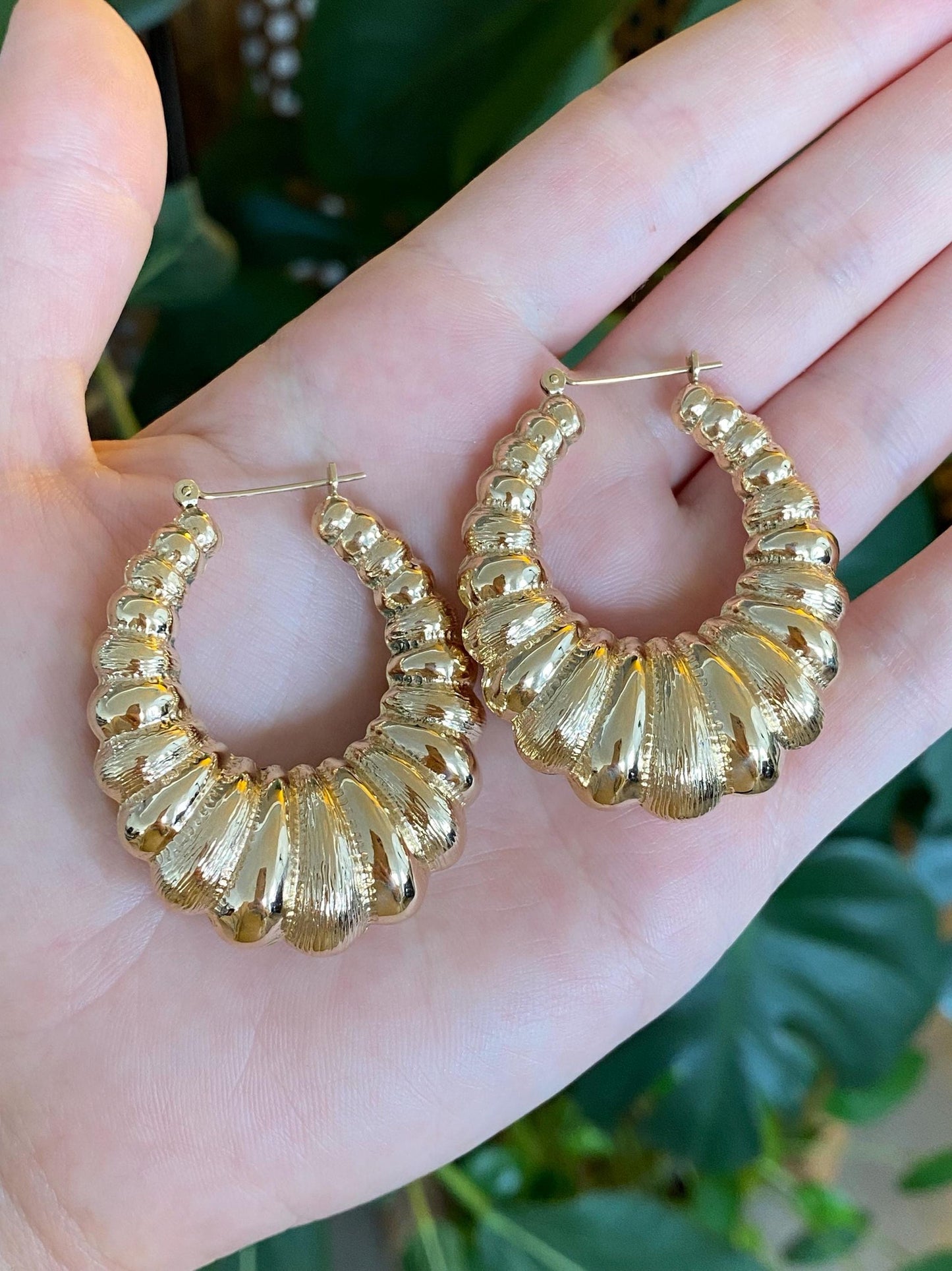 Vintage 14k Yellow Gold Large Designed Scalloped Hoop Earrings