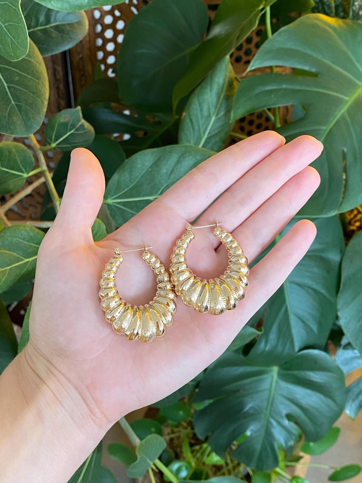 Vintage 14k Yellow Gold Large Designed Scalloped Hoop Earrings