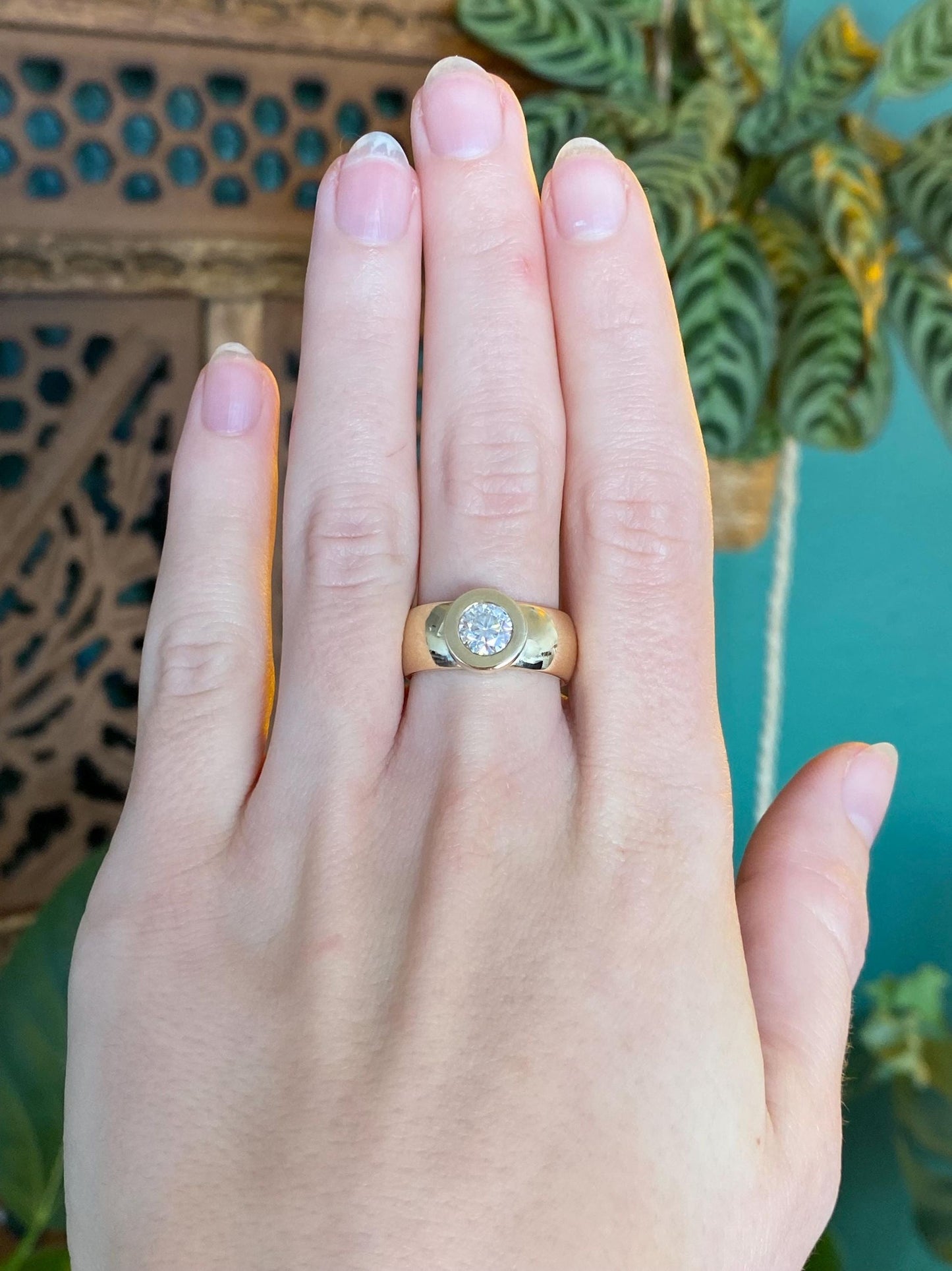 Vintage Solid 9k Yellow Gold Moissonite Ring - Size 6.75