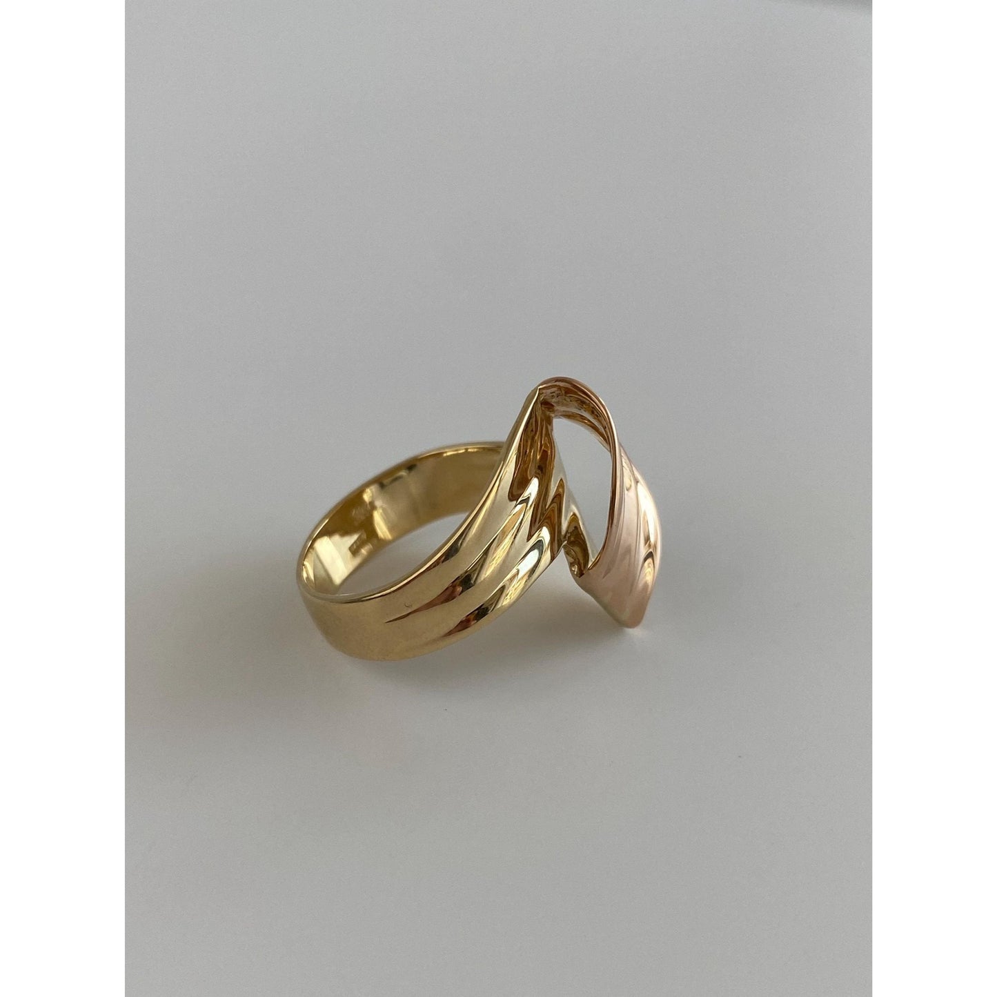 Vintage Solid 14k Rose & Yellow Gold Ribbon Ring Band - Size 7.5